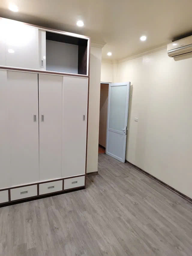 BÁN NHÀ PHỐ NGỌC THỤY 40M2, 3 TẦNG, MẶT TIỀN 4M, 6.5 TỶ.GẦN Ô TÔ CHÁNH.NHÀ ĐẸP Ở LUÔN. - Ảnh 2