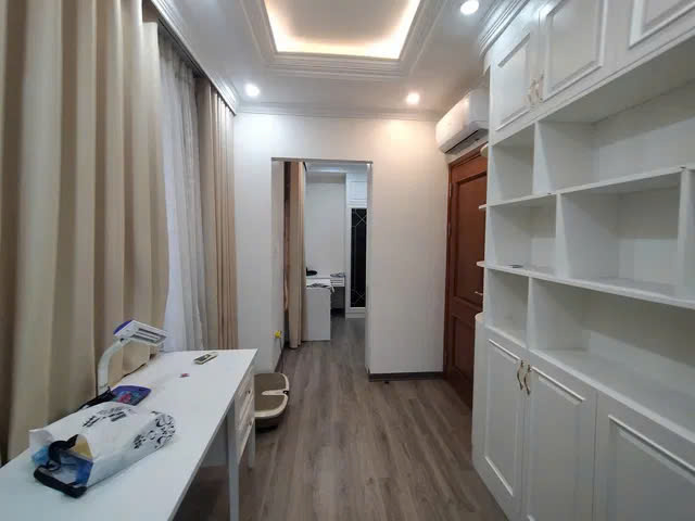 BÁN NHÀ PHỐ NGUYỄN VĂN LINH, NHÀ ĐẸP NỘI THẤT SỊN, 70M2,5 TẦNG, MẶT TIỀN 5M, 9.5 TỶ.LONG BIÊN. - Ảnh 1