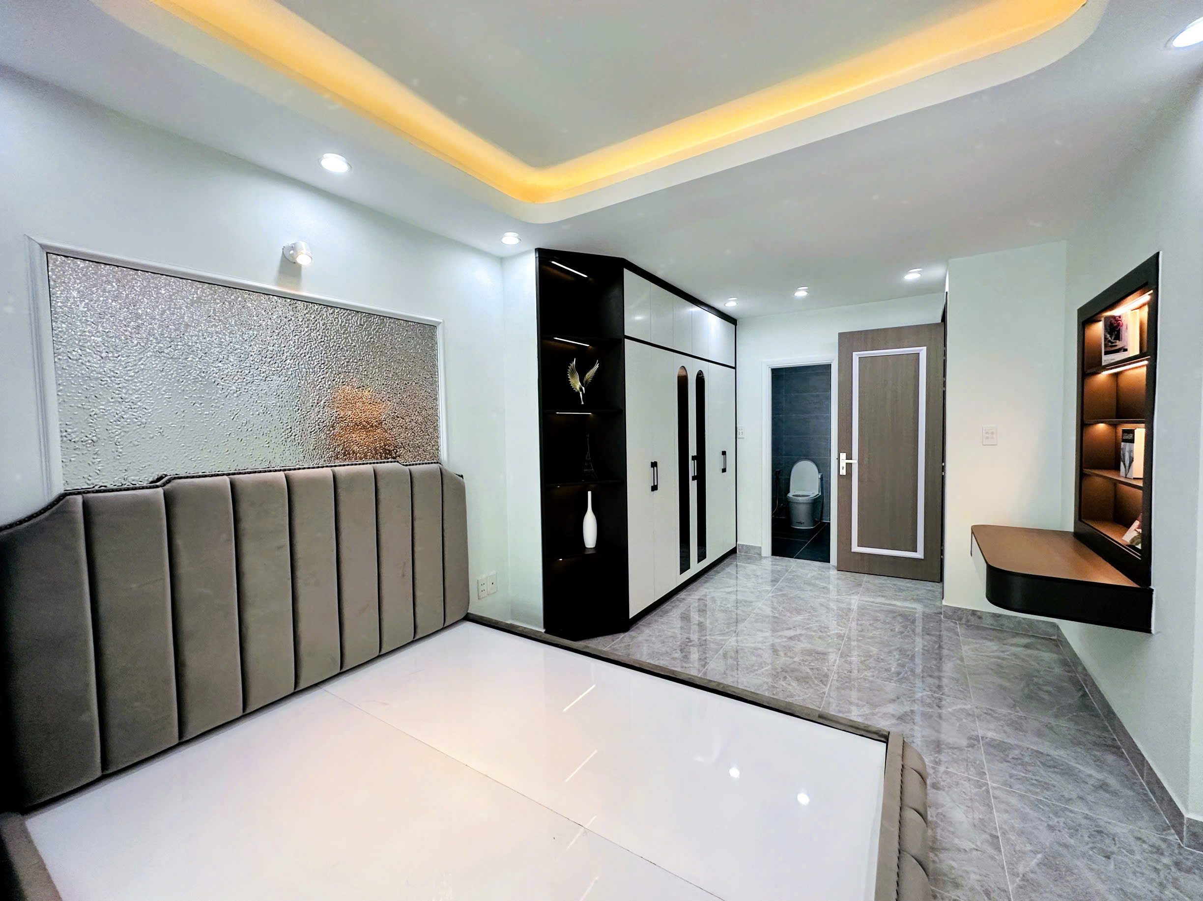 Bán nhà hẻm VIP 247A/ Huỳnh Văn Bánh- PHÚ NHUẬN Cách chỗ đậu xe hơi 1 căn - Ảnh 2