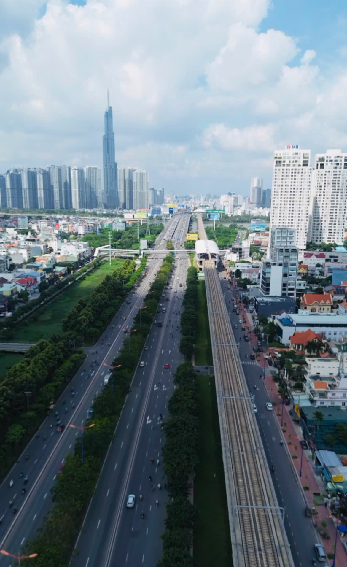 Bán nhà mặt tiền số 57 Song Hành, phường An Phú, Quận 2. Ngang 10m dài 20m. Hầm + 3 tầng - Ảnh 1