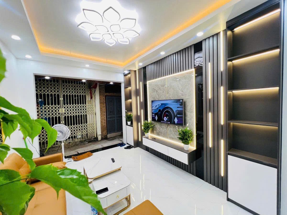 HẠ GIÁ SỐC -TRUNG TÂM Q.HAI BÀ TRƯNG- CHỈ 5 TỶ CÓ NGAY NHÀ 42M X 5 TẦNG - Ảnh 1