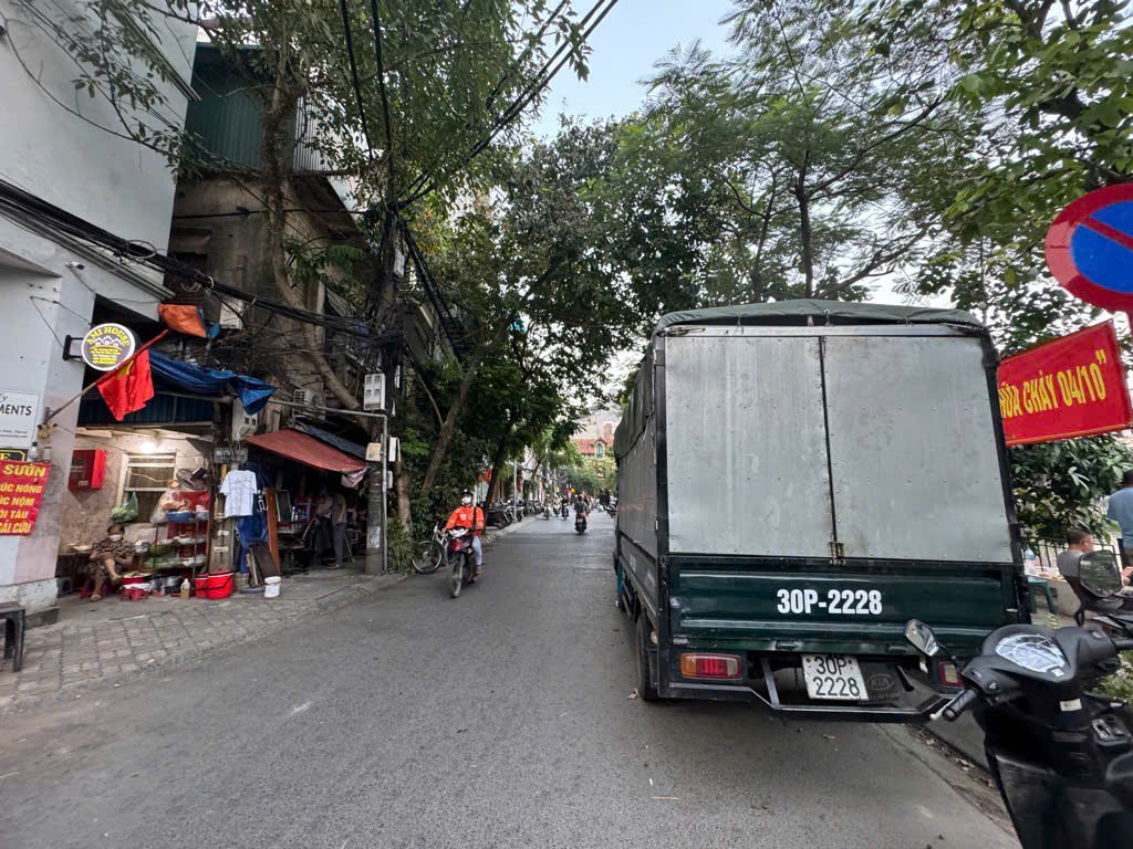 Nhà Sát Hồ    Khu Vực Hiếm Nhà Bán.  Sổ Nở Hậu    20M  Ra Hồ. Ô Tô 🚘 Tránh.     + Nhà Đẹp Đội Cấn - Ảnh chính