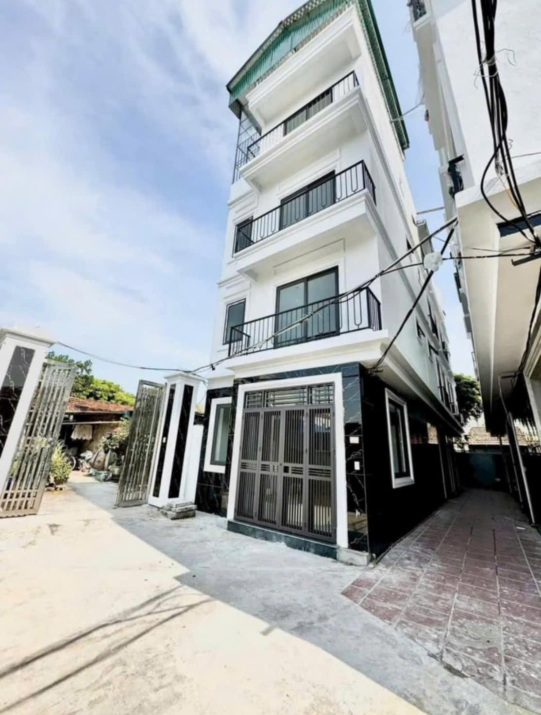 BÁN GẤP NHÀ  BIÊN GIANG ,30 M2 - 5 tầng , giá 2,8TỶ - Ảnh chính