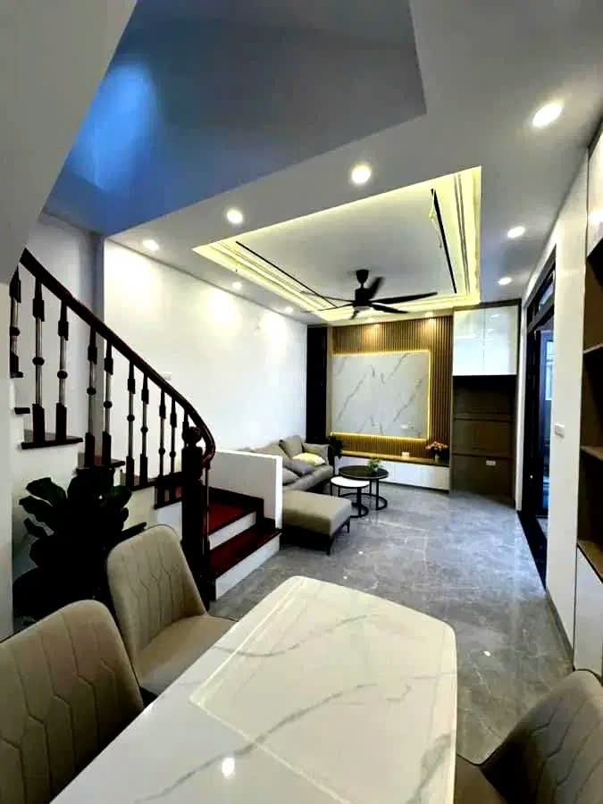 NHÀ MỚI PHỐ NGUYỄN VĂN LINH, 42M2, 5 TẦNG,MẶT TIỀN 4.5M,7.8 TỶ. Ô TÔ CHÁNH-LONG BIÊN. - Ảnh chính