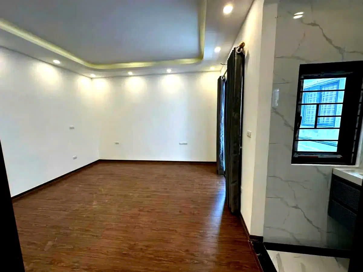 NHÀ MỚI PHỐ NGUYỄN VĂN LINH, 42M2, 5 TẦNG,MẶT TIỀN 4.5M,7.8 TỶ. Ô TÔ CHÁNH-LONG BIÊN. - Ảnh 3