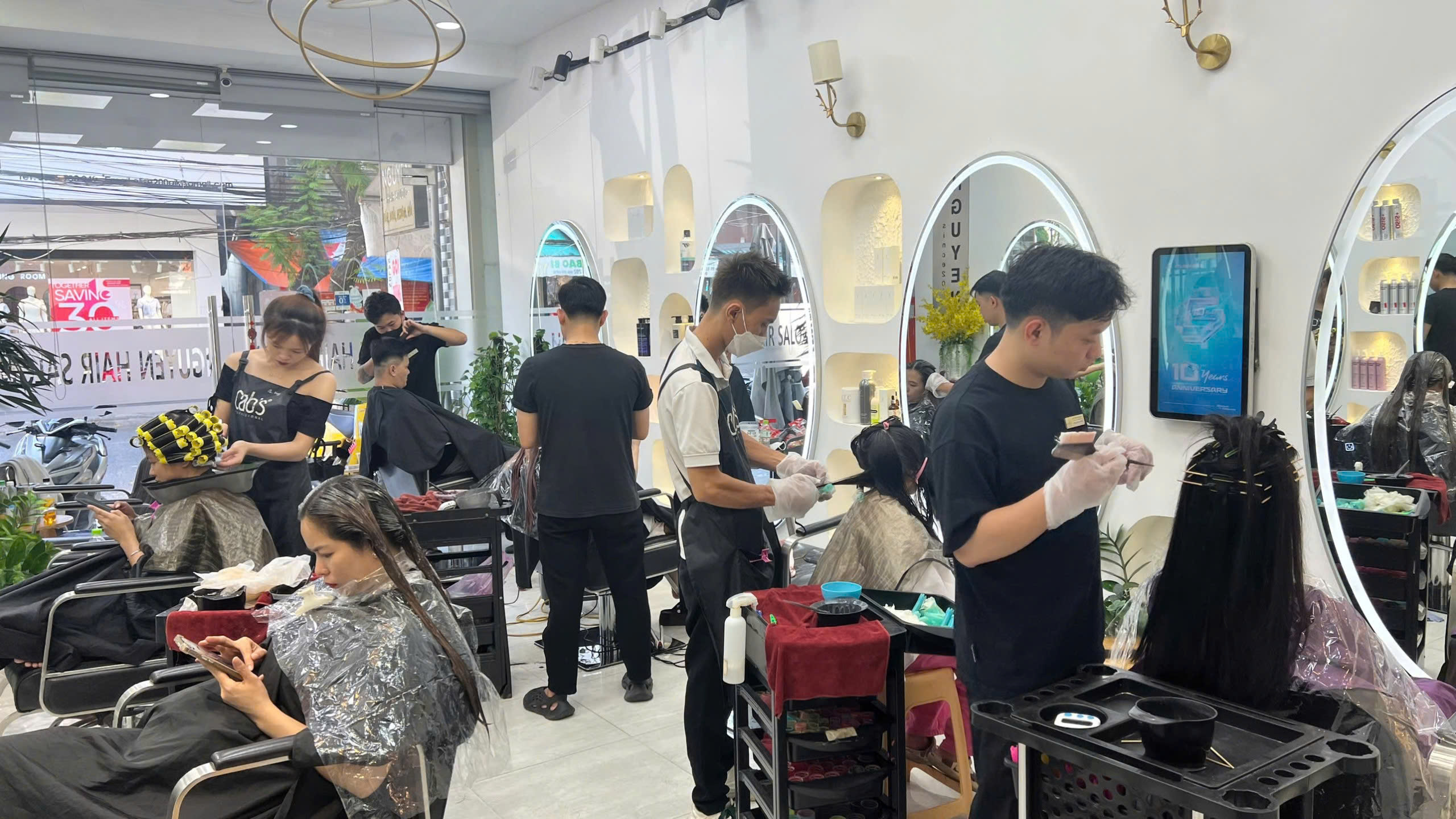 CHÍNH CHỦ CẦN SANG NHƯỢNG SALON TÓC ĐƯỜNG ÔNG ÍCH KHIÊM, PHƯỜNG THẠCH THANG - Ảnh 1