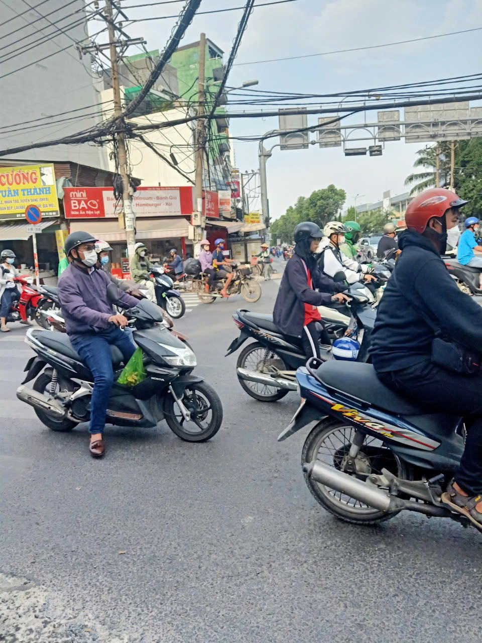 CHO THUÊ MẶT BẰNG ĐẸP NGAY NGÃ TƯ NGUYỄN XÍ - ĐINH BỘ LĨNH - Ảnh 1