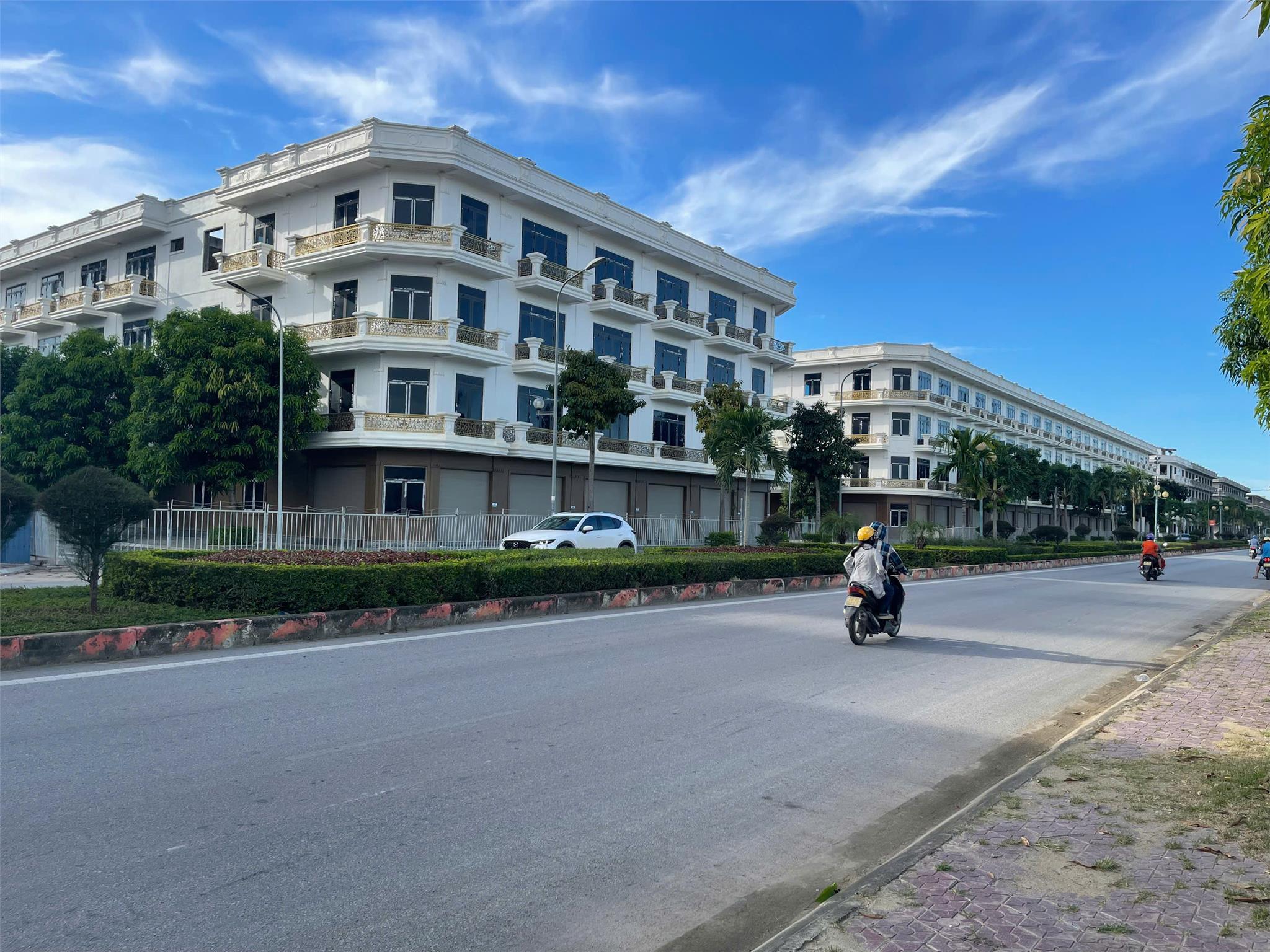 SHOPHOUSE MẶT ĐẠI LỘ, NHẬN NHÀ NGAY, BAO SỔ. KĐT XUÂN HƯNG TP.THANH HÓA.  CĐT: 0966 343 969 - Ảnh chính