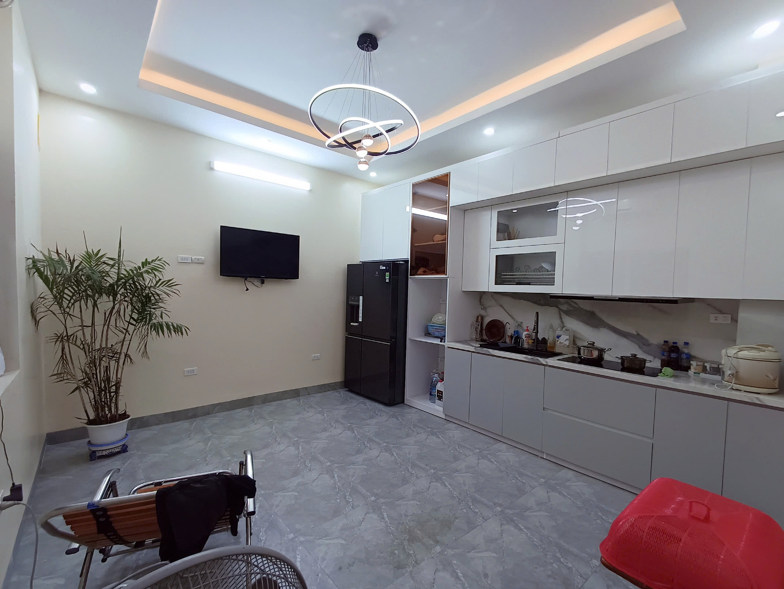 Bán nhà giá rẻ, 4 tầng mới vị trí siêu đẹp, 46m2, ô tô, Ngọc Thuỵ Long Biên. LH:0974573073 - Ảnh 2