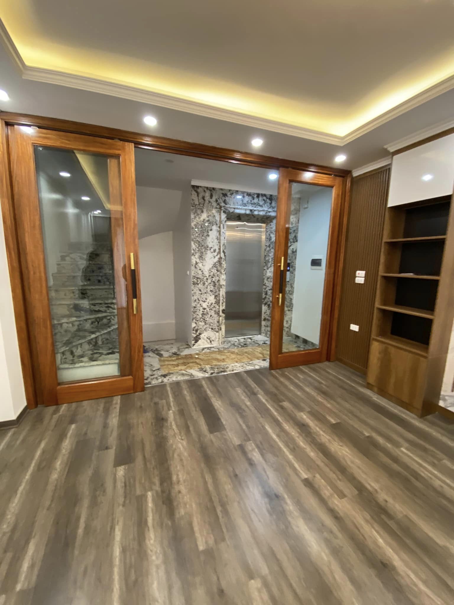 Thuỵ Khuê, Tây Hồ nhà mới đẹp, thang máy, oto, 7tầng, 41m2, giá 15tỷ có thương lượng - Ảnh 1