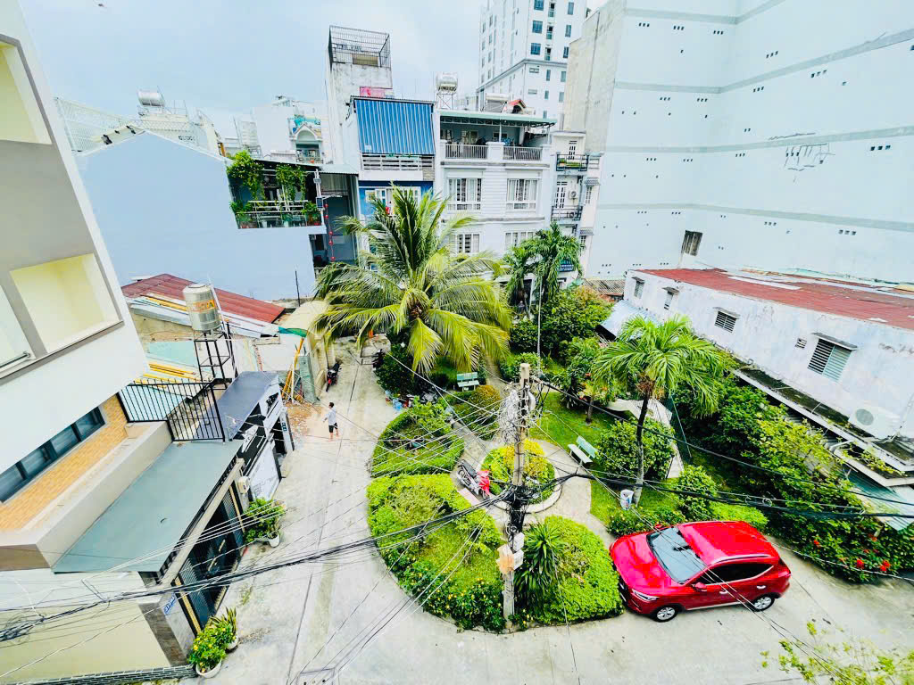 Bán nhà Phố Trường Chinh, P13, Quận Tân Bình - View công viên - gara xe hơi DT 4.5m x 15m giá 11,8 t - Ảnh chính