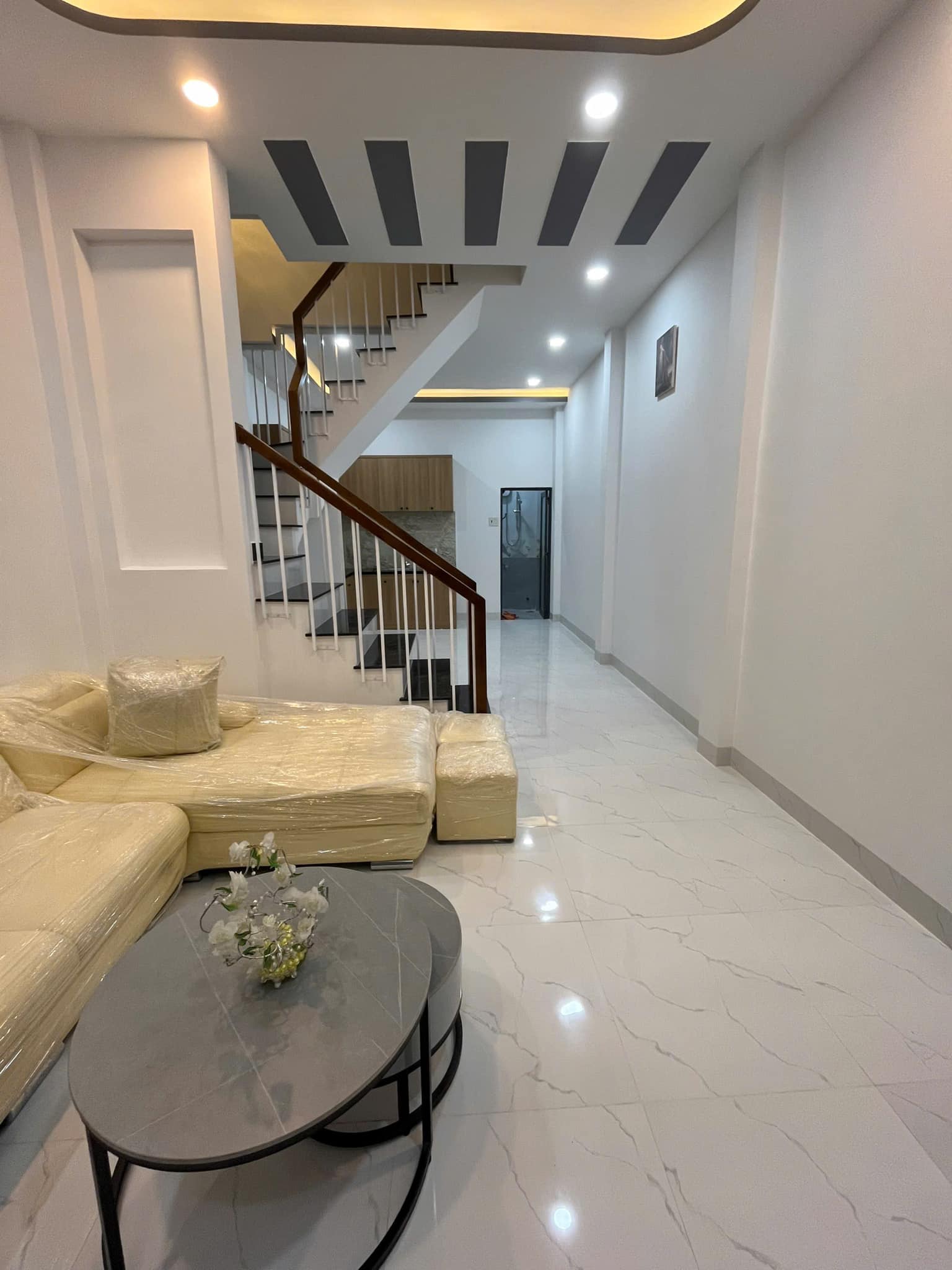 Nhà 2 tầng đường Hoà Trung - Vĩnh Hoà,Nha Trang. 💰Giá : 2tỷ250 - Ảnh chính