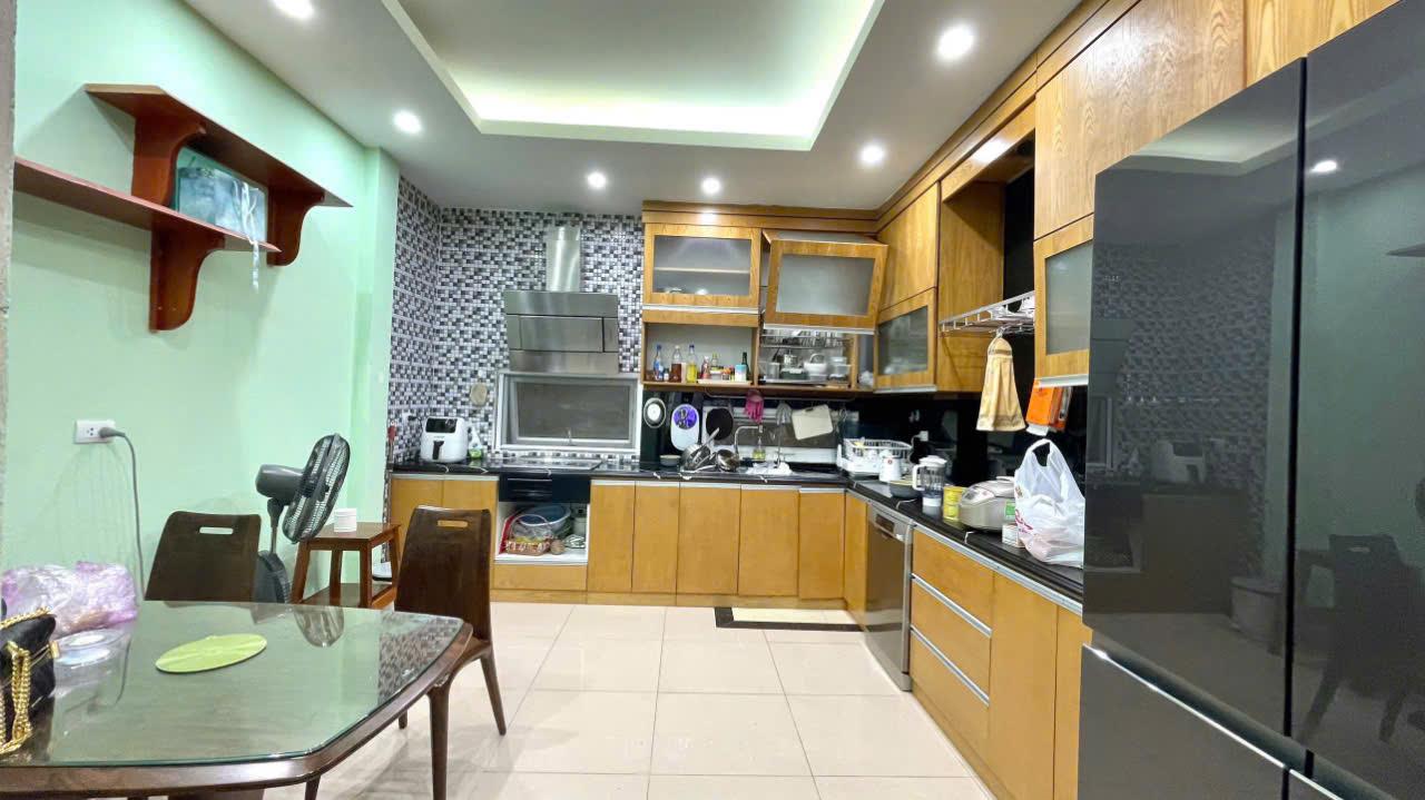 BÁN NHÀ 6T PHÙNG CHÍ KIÊN, DT 60M2, PHÂN LÔ Ô TÔ TRÁNH, VỈA HÈ, TM, CHỈ 20.9 TỶ - Ảnh 1