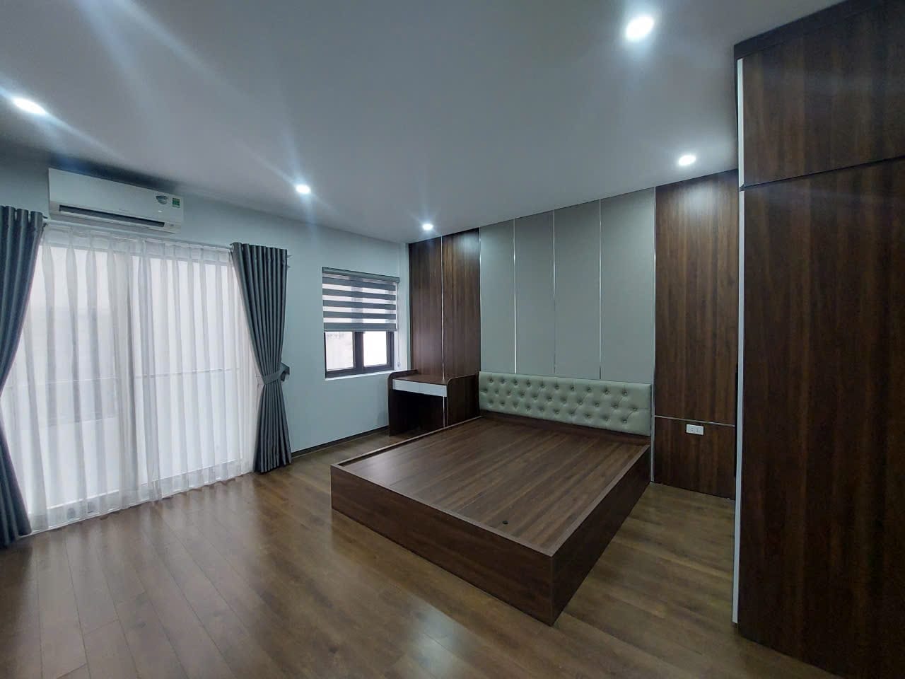 Bán Nhà Ngõ 12 Phố Bồ Đề, Long Biên, 40m2, 6 Tầng, Thang Máy, Full Nội Thất, Giá 8 Tỷ hơn - Ảnh 3