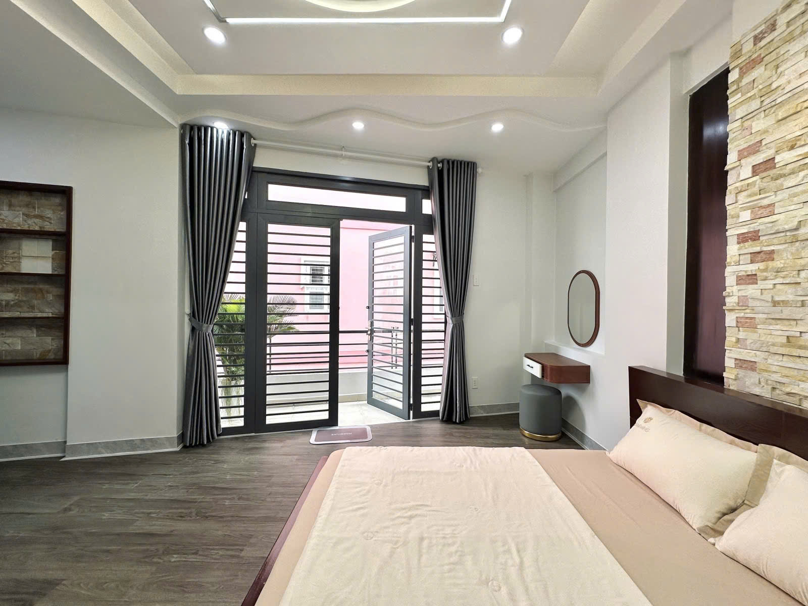 CẠNH NHÀ NS. HOÀI LINH - NHÀ ĐẸP 4 TẦNG, FULL NỘI THẤT - Ảnh 3