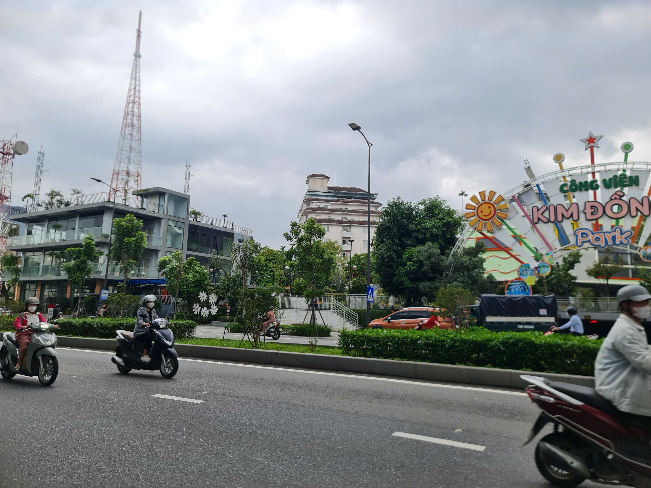 Cho Thuê Mặt Bằng Vị Trí Vàng, 2 Mặt Tiền Đường Hà Nội, Sát Công Viên Kim Đồng - Ảnh chính