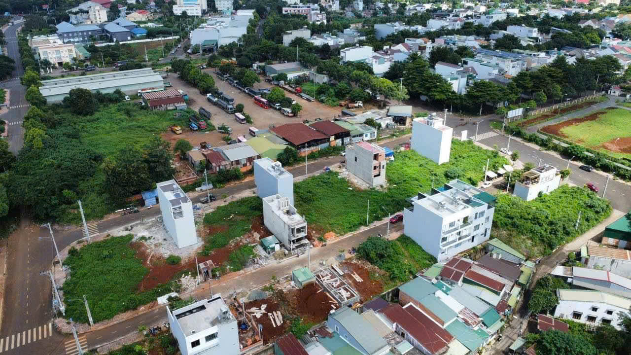 Đất đấu giá Lê Vụ - gần trường Chuyên Nguyễn Du 2.35 tỷ - Ảnh 2