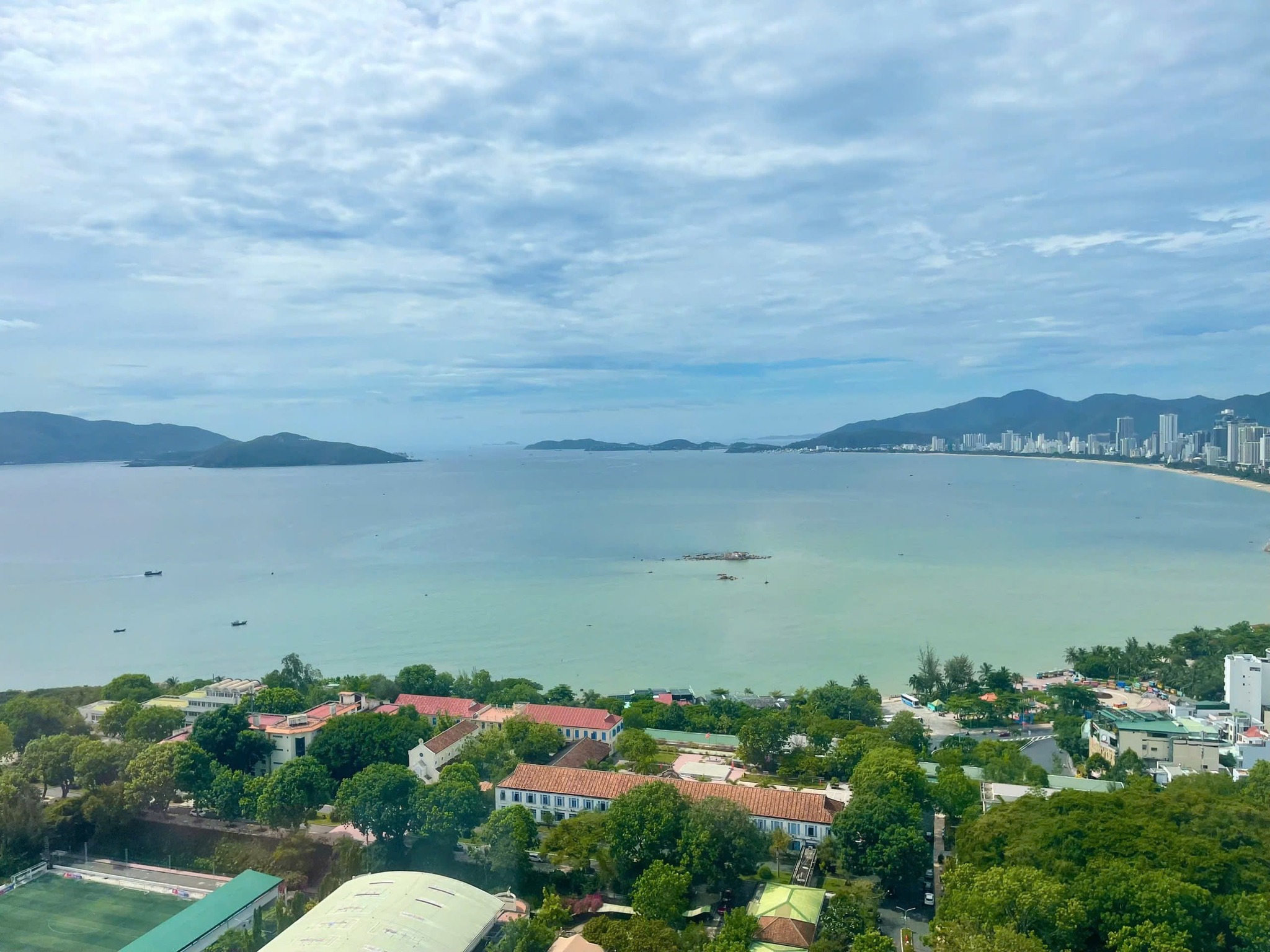 Bán Căn Hộ View Biển Nha Trang và View Thành Phố, View Tháp bà Ponagar Cách Bãi tắm Hòn Chồng 400mét - Ảnh 2