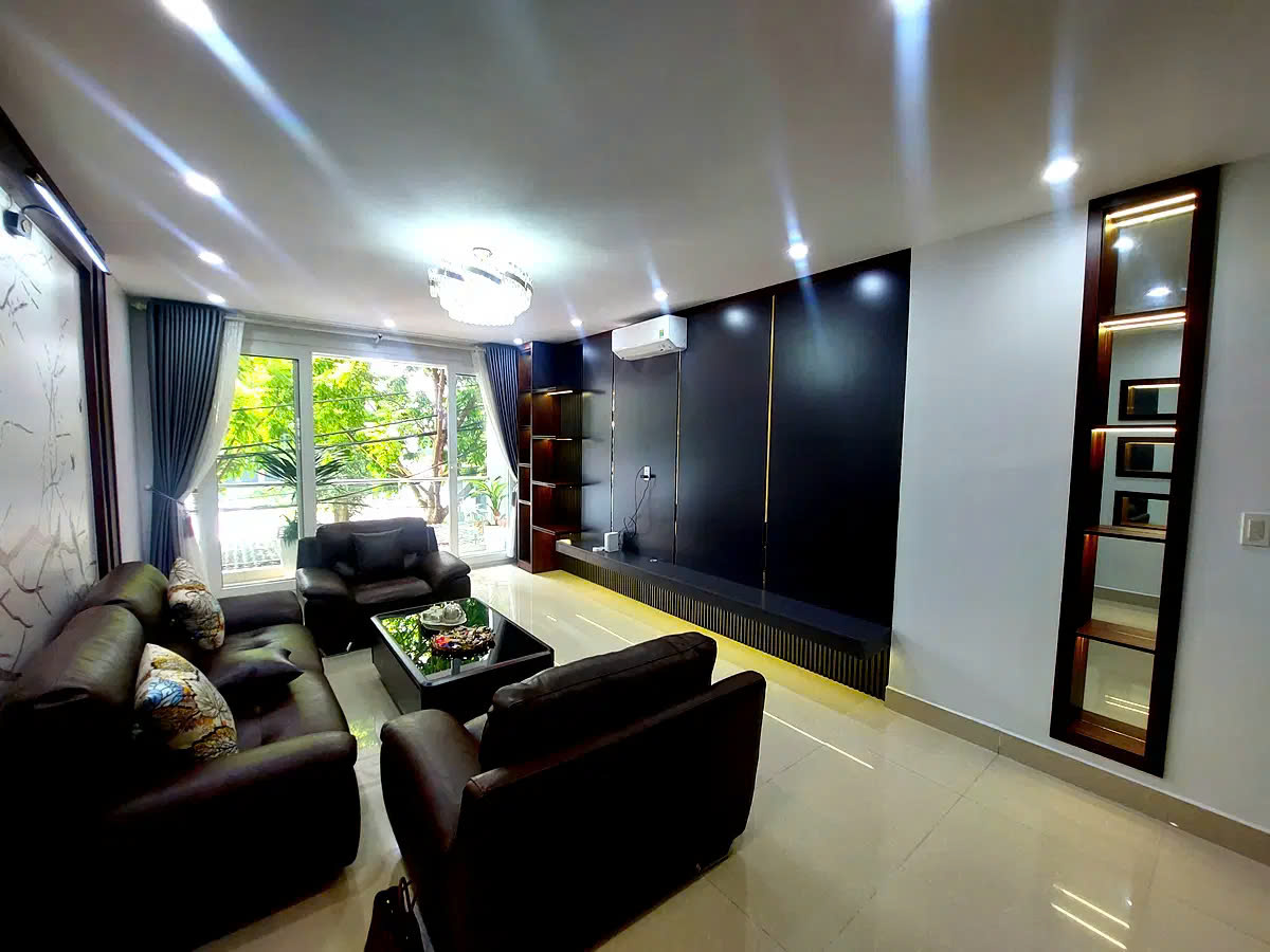 Bán nhà 4 tầng, 64m², ngõ Nguyễn Văn Linh, Đức Giang, Long Biên - 17.9 tỷ - Ảnh 1