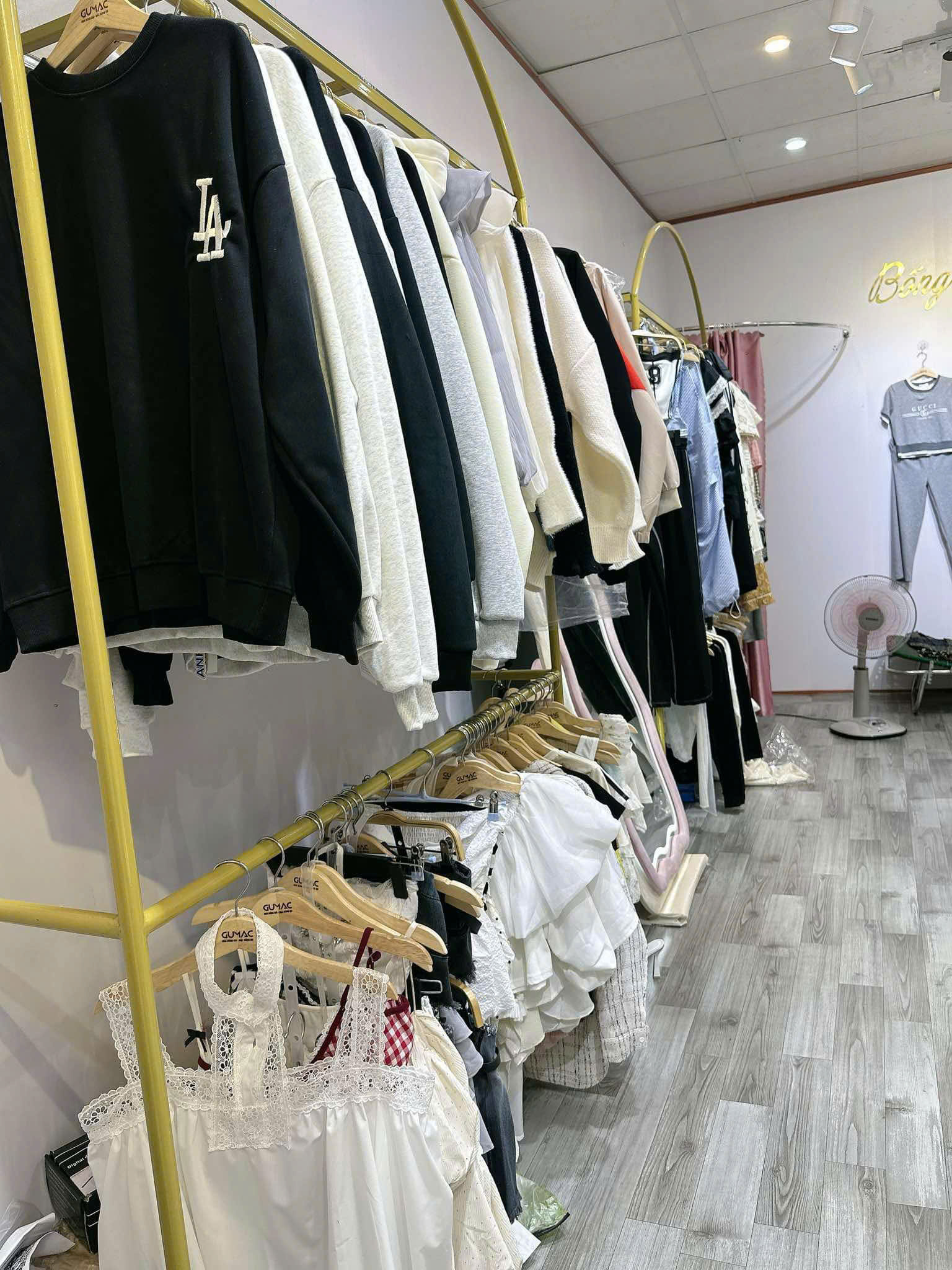 CẦN SANG NHƯỢNG SHOP QUẦN ÁO NỮ CÓ CHỖ Ở LẠI TẠI KHOÁI CHÂU, HƯNG YÊN - Ảnh 1