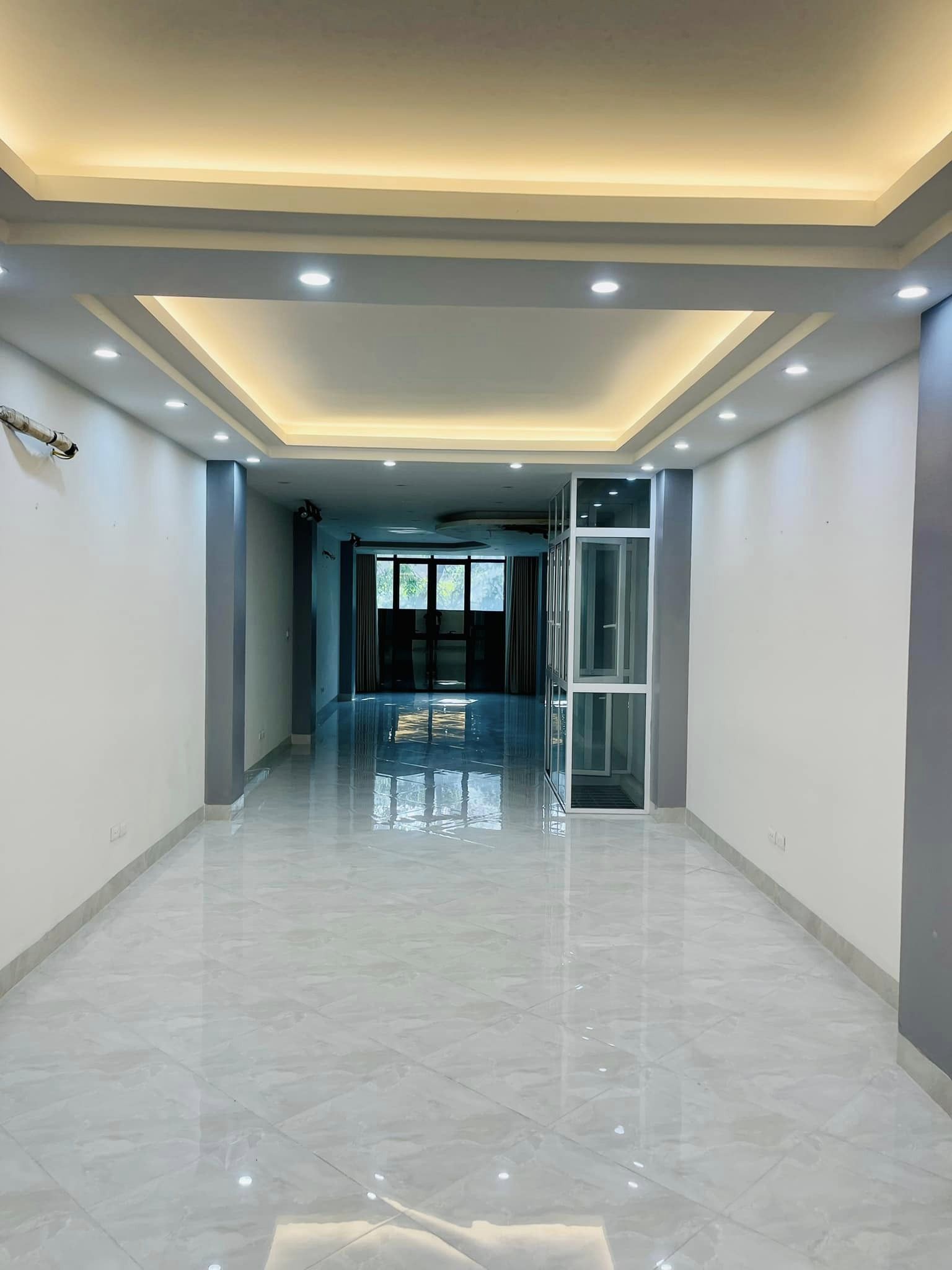 Bán Building 105m2 7 tầng  MP Quang Trung , Hà Đông . Khu vực đẹp nhất tuyến phố . Giá 31 tỷ - Ảnh chính