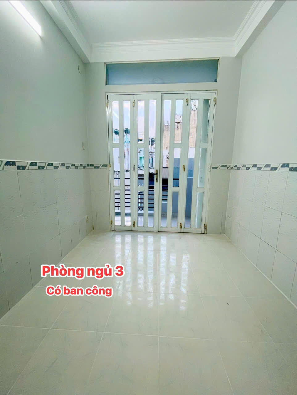 Sát mặt tiền Q4 <br>Ngang 3 Dài 11 m2 <br>ĐÚC XÂY MỚI 5 TẤM <br>4 tỷ - Ảnh 2