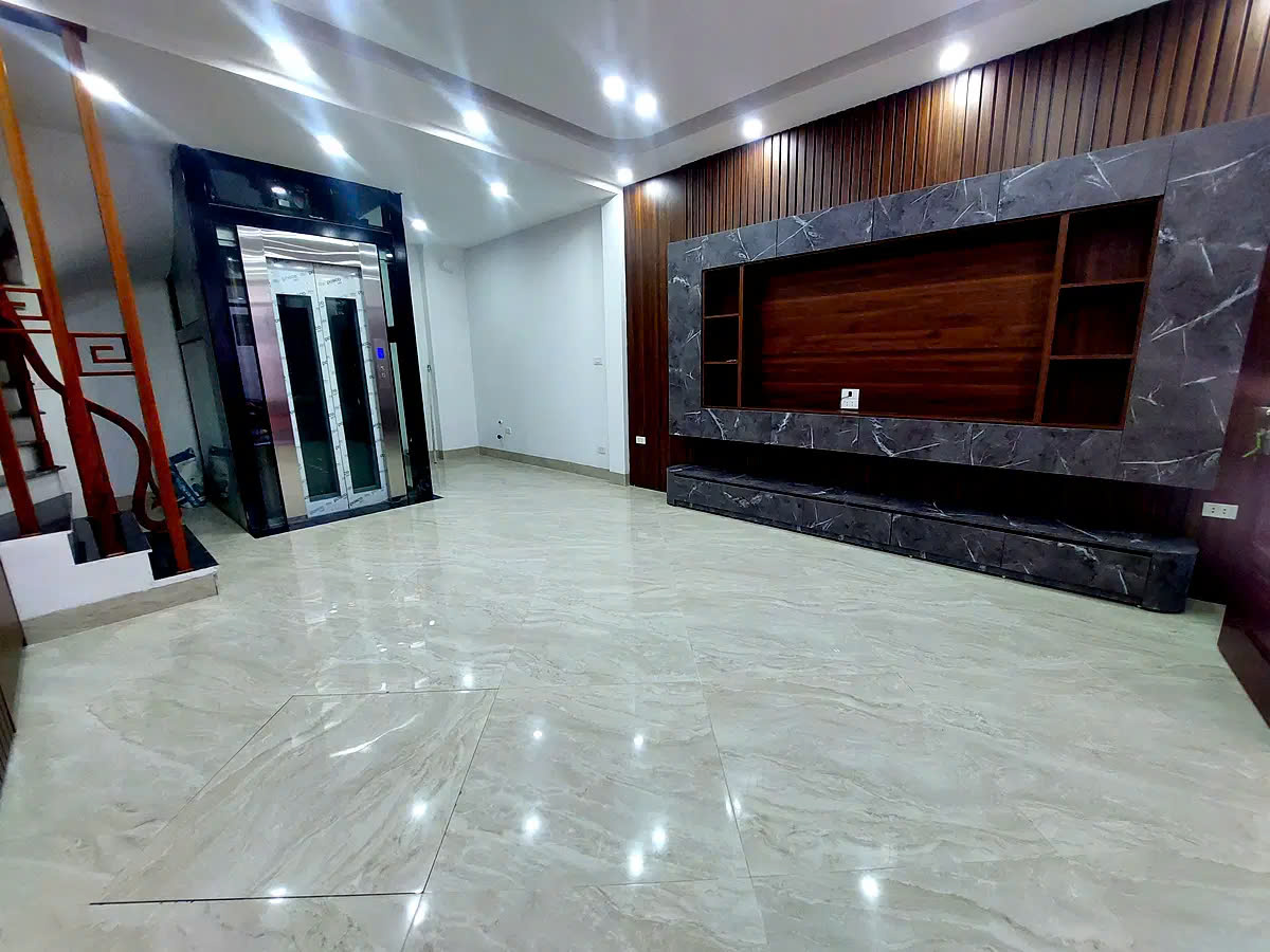 Nhà mới Phố Bồ Đề 40m2,6 Tầng, Thang máy, cách ô tô 30m,full nội thất, 8.7 tỷ.Long Biên. - Ảnh chính