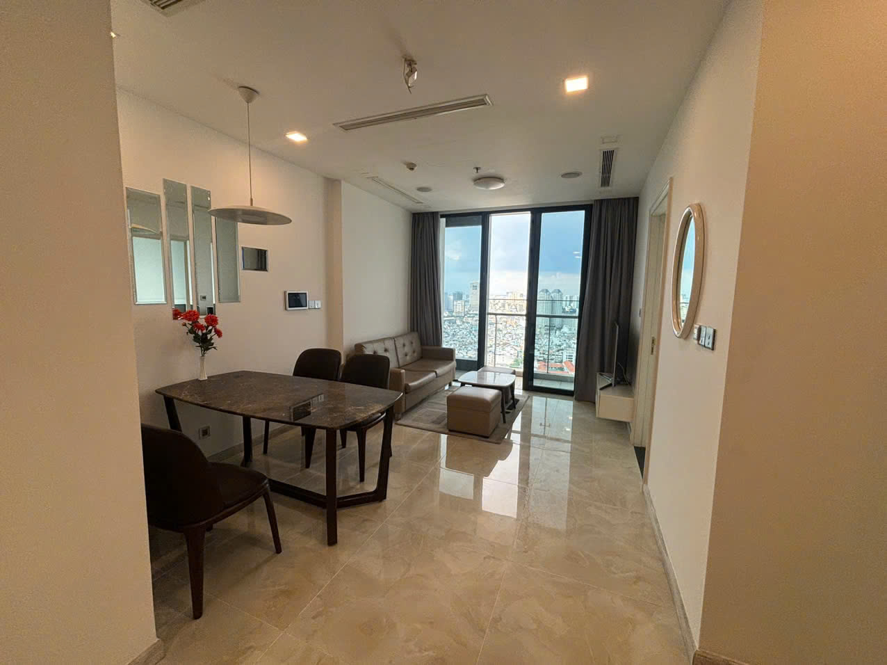 EM CÓ VIỆC GẤP CẦN BÁN NHANH CĂN HỘ TẦNG 27 - VIEW SÔNG - VINHOMES GOLDEN RIVER BA SON - QUẬN 1 - Ảnh chính