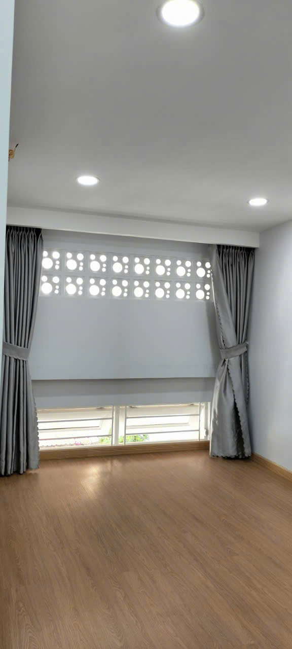 Âu cơ- Tân Bình, hẻm xe tải quay đầu, chỉ 2.950 (3*7m), 1 trệt, 2 lầu, đủ tiện ích, sổ  đẹp - Ảnh 3