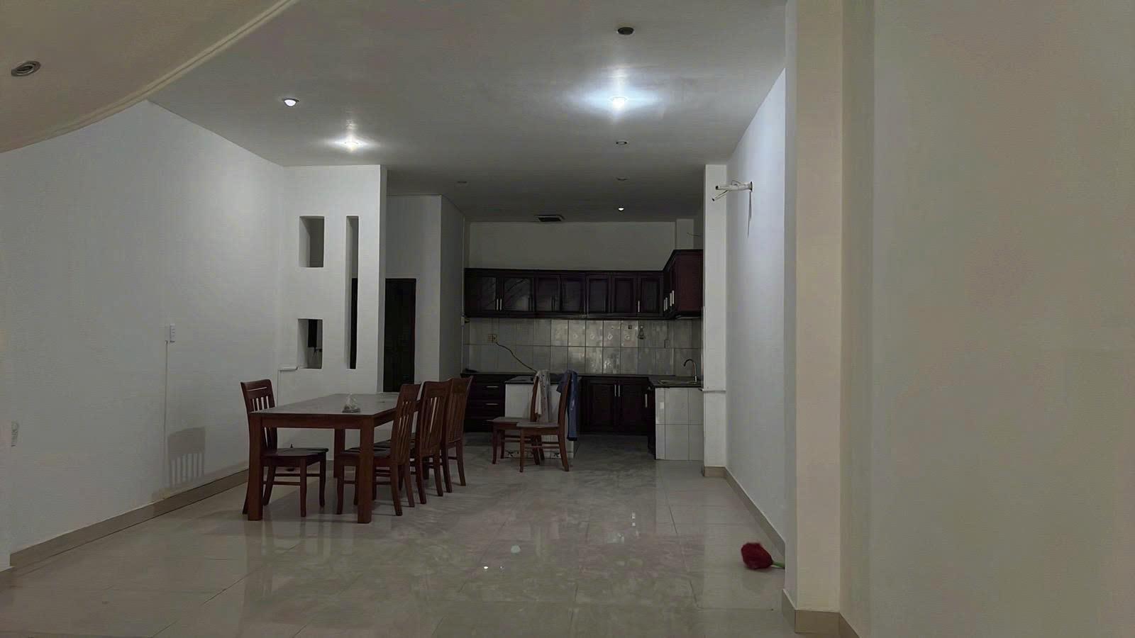 Nhà mặt tiền Phạm Phú Thứ, phường 11, DTSD 450m2, 1 trệt 3 lầu, 7PN 6WC, sân thượng. - Ảnh chính