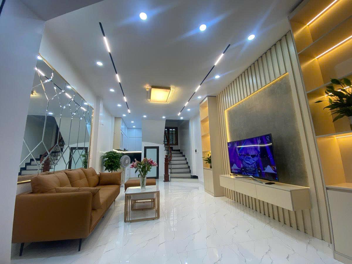 HIẾM! BÁN NHÀ HÀO NAM, KHU VIP PHÂN LÔ Ô TÔ TRÁNH - 6 TẦNG DT 40M2, MT 4.2M, GIÁ 10 TỶ - Ảnh chính