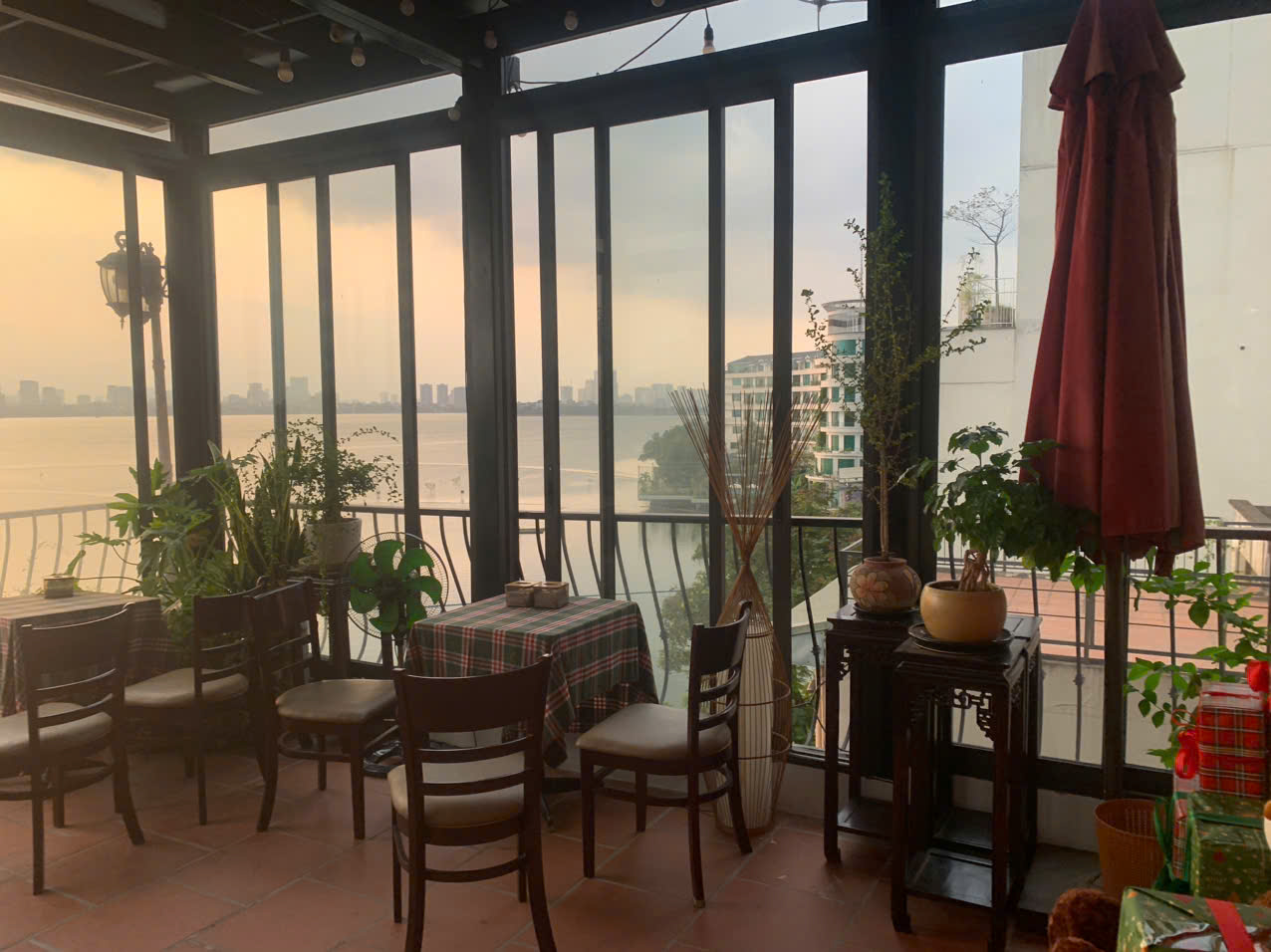 BÁN NHÀ MẶT PHỐ VỈA HÈ RỘNG - KINH DOANH CAFE - 7 TẦNG THANG MÁY - VIEW HỒ TÂY - LÔ GÓC  3 THOÁNG - Ảnh 2