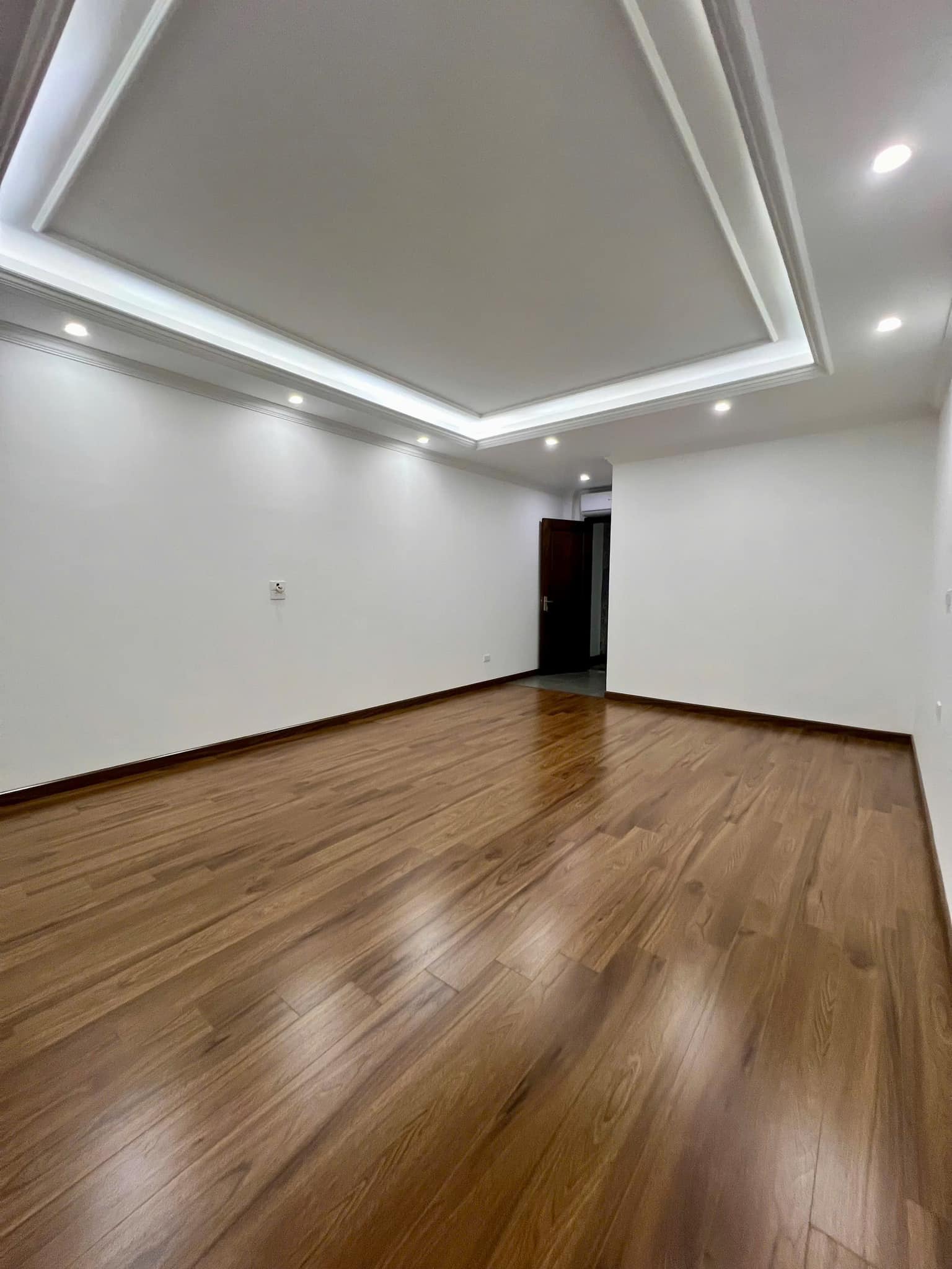 Cơ Hội Sở Hữu Nhà 7 Tầng Khu VIP Cầu Giấy, 50m2, Gara Ô tô - Chỉ 18 Tỷ - Ảnh 2