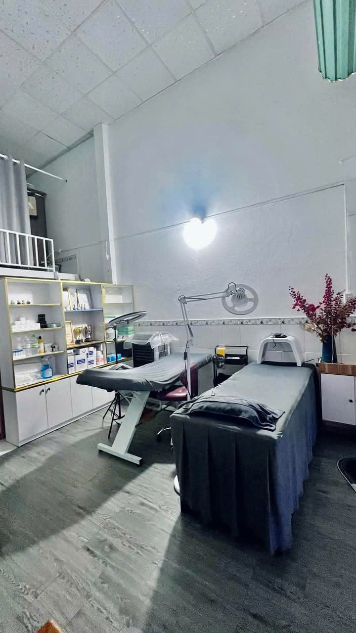 Chính chủ cần sang nhượng tiệm spa phun xăm Địa chỉ:sau siêu thị eonmall , trục đường lớn Huỳnh Văn - Ảnh 1