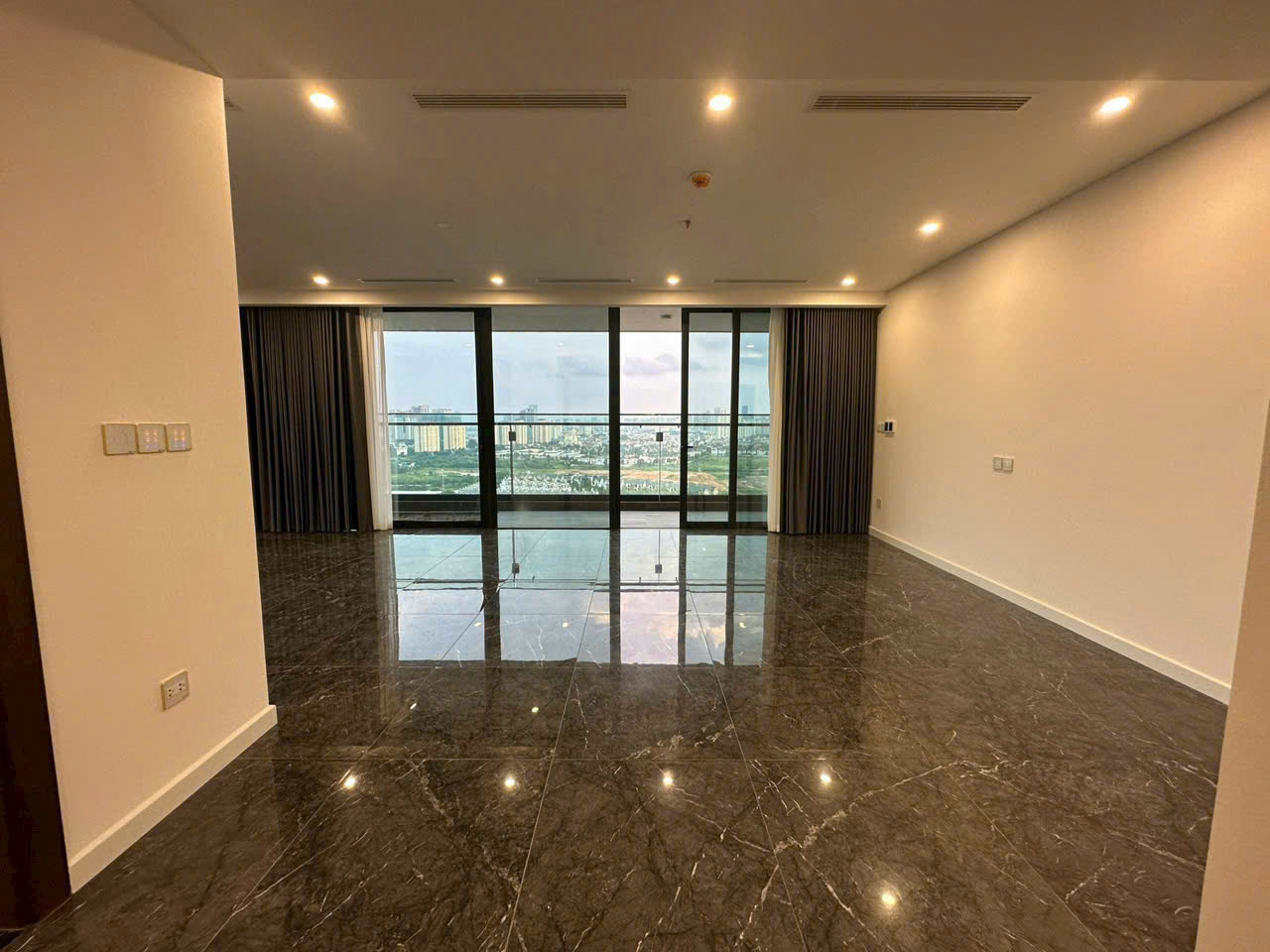 CHO THUÊ CĂN HỘ CC SUNSHINE GOLDEN RIVER - 162M2 - 3 NGỦ - VIEW SÔNG HỒNG  - NHÀ MỚI NGUYÊN BẢN  - - Ảnh 2