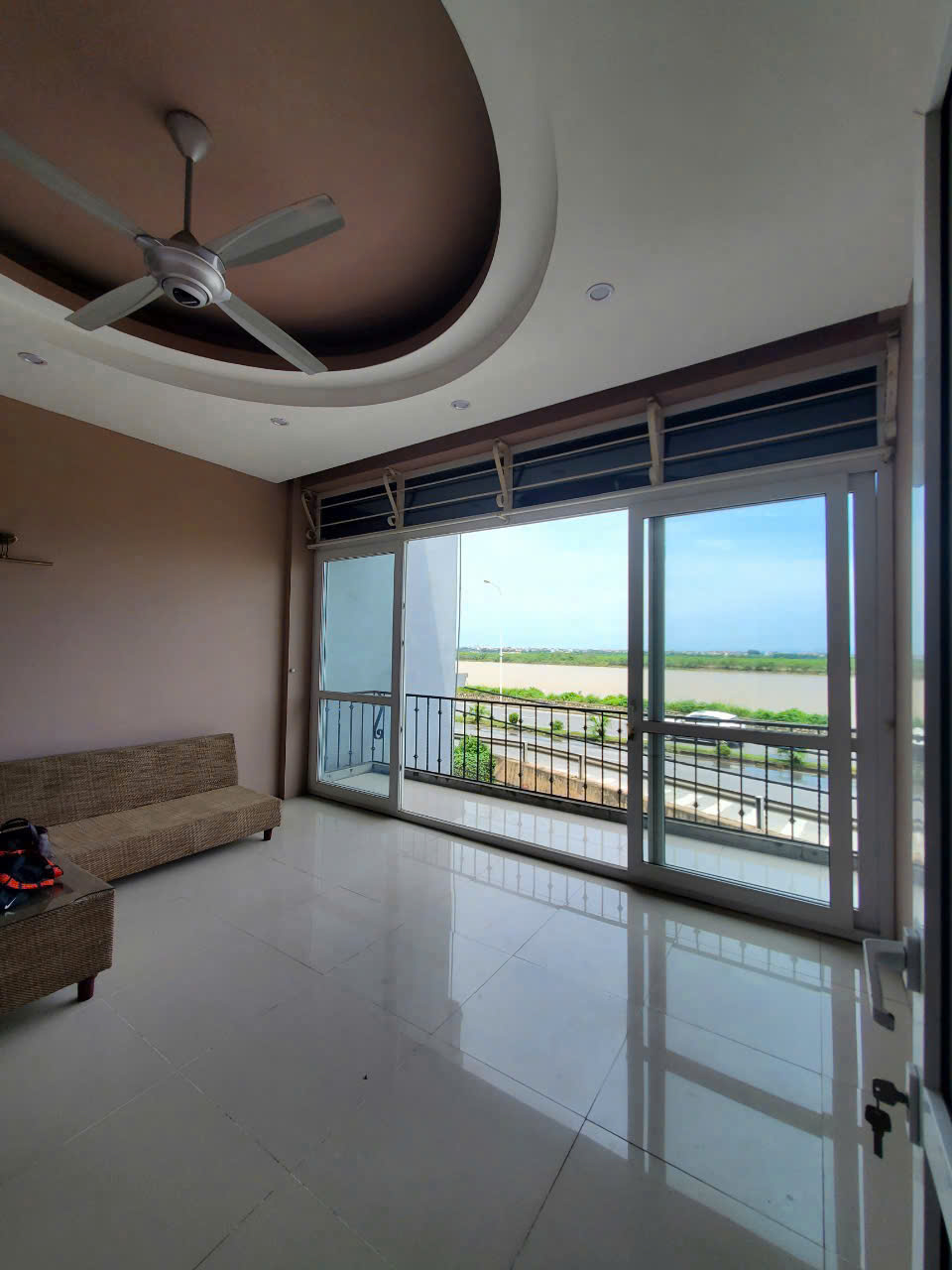 Siêu Phẩm ! Nhà Mặt Phố An Dương Vương- Tây Hồ 180M2, 4 tầng mt 7.5m, View Trọn Sông Hồng, Giá rẻ - Ảnh 1