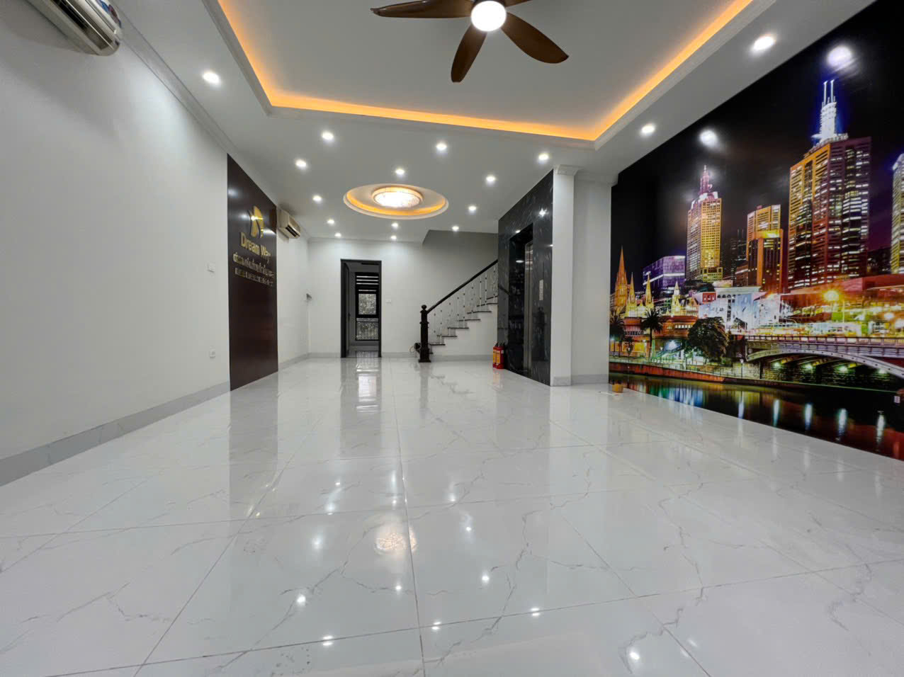 Chính chủ cho thuê nguyên căn shophouse Eastern Park đối diện trường THPT Thạch Bàn 120m2 * 4,5tầng - Ảnh 1