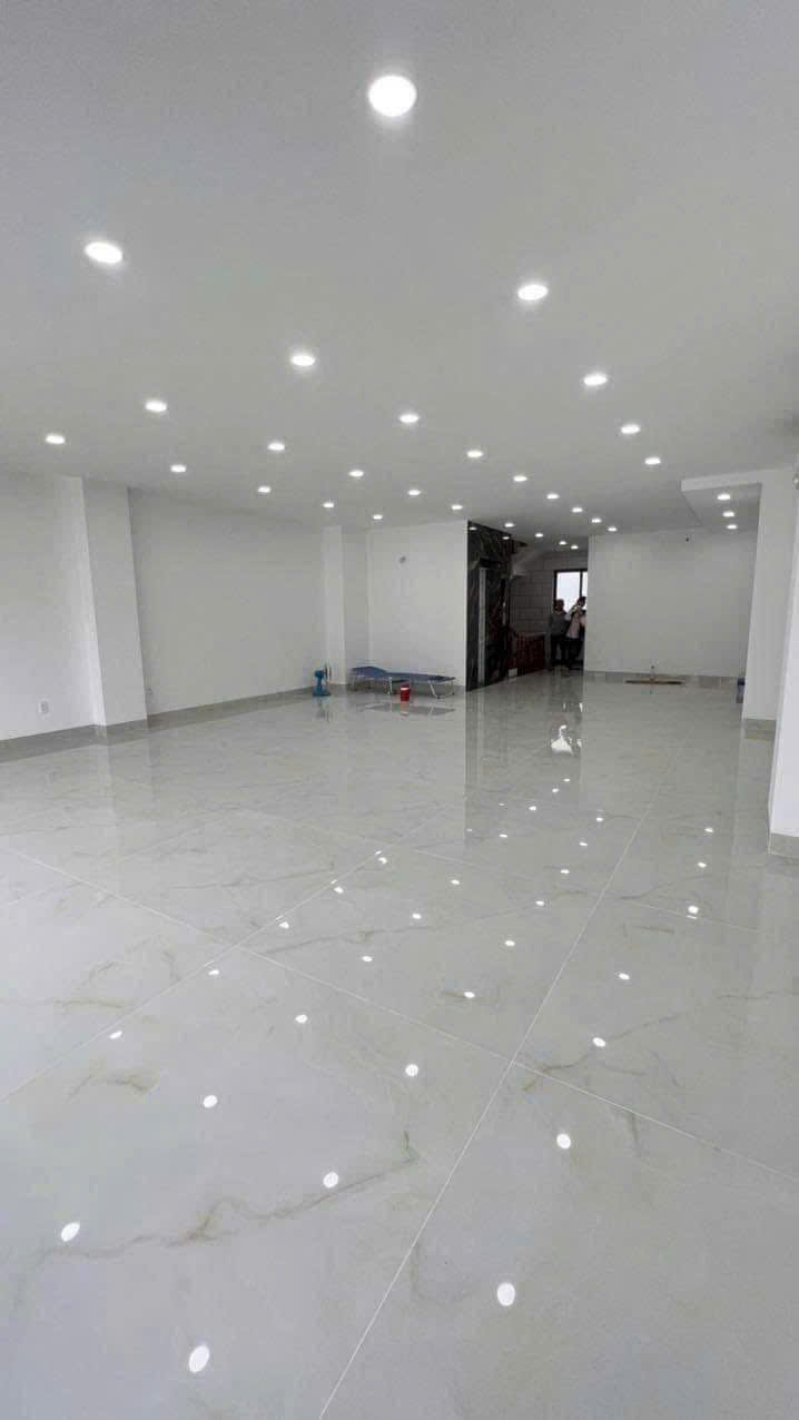 CHO THUÊ VĂN PHÒNG TẦNG 2 Vị trí: Vạn Phúc City, căn góc đường số 37 - Ảnh 1