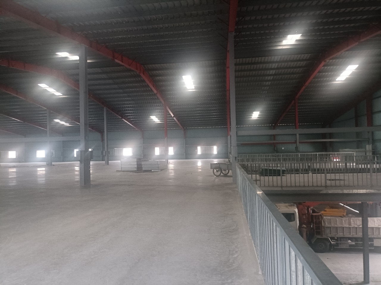 BÁN NHÀ XƯỞNG 2 TẦNG DIỆN TÍCH 1900m2 TẠI ĐÔNG HƯNG, THÁI BÌNH, ĐANG CÓ DÒNG TIỀN 1,1 TỶ / NĂM - Ảnh 1