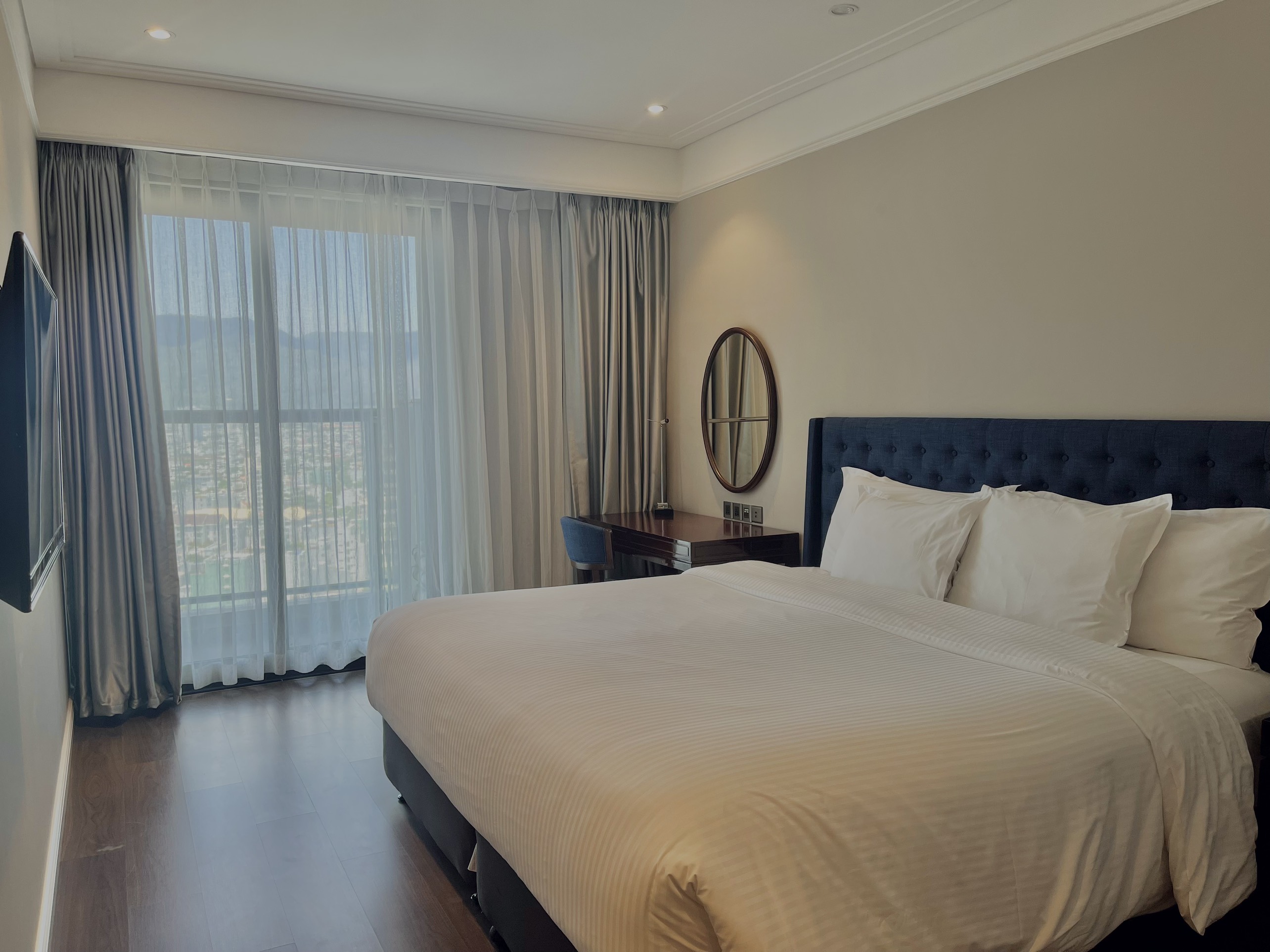 Hot! Căn hộ cao hộ Biển Altara Suites view pháo hoa 1PN1WC, full nội thất cao cấp, dòng tiền tốt - Ảnh chính