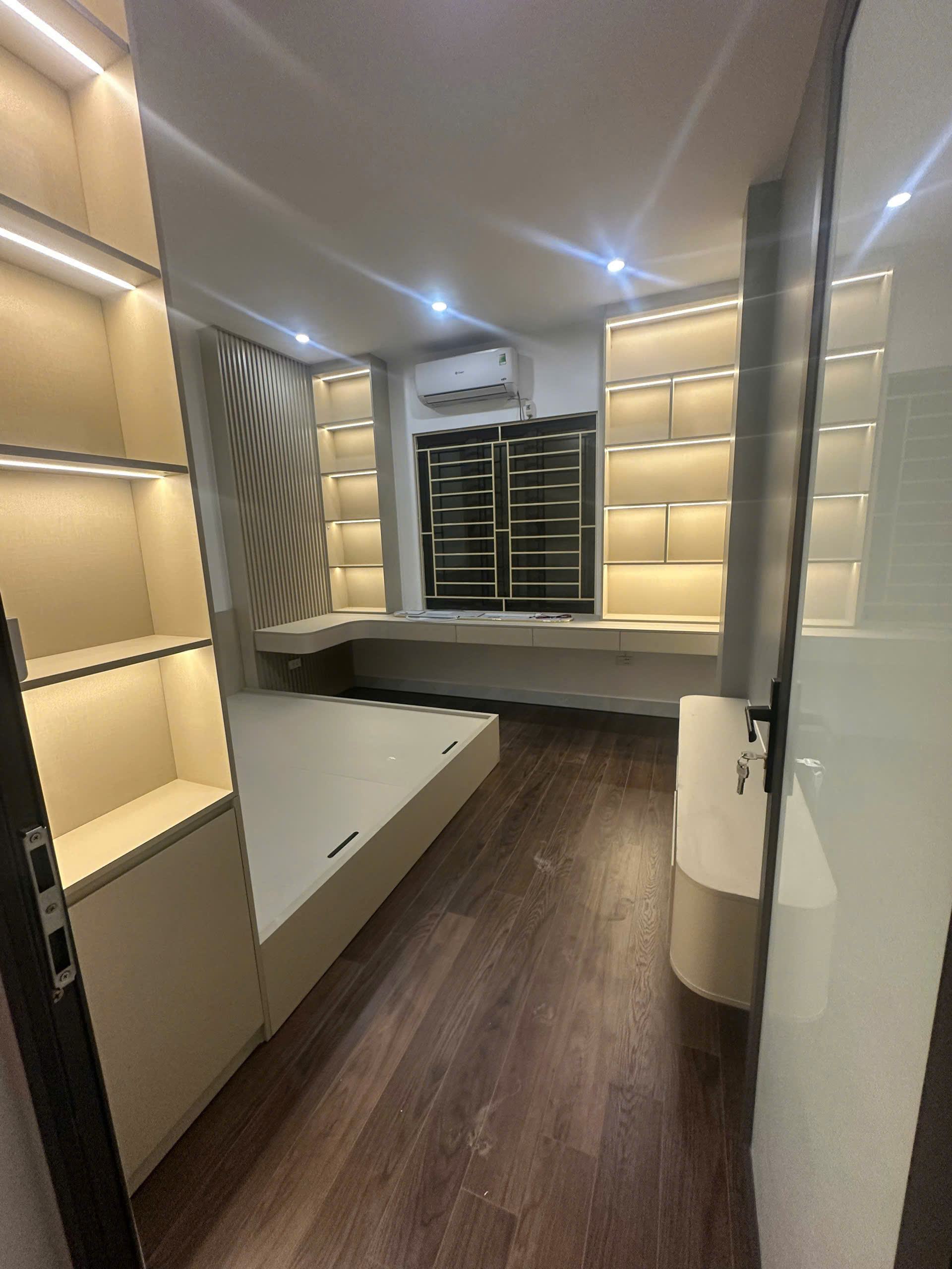 NHÀ ĐẸP DƯƠNG NÔI HĐ Ở LUÔN ĐÓN TẾT, TẶNG NỘI THẤT VỊ TRÍ ĐẸP, CẢ KHU KHÔNG CÓ CĂN THỨ 2 - 42M - - Ảnh 1