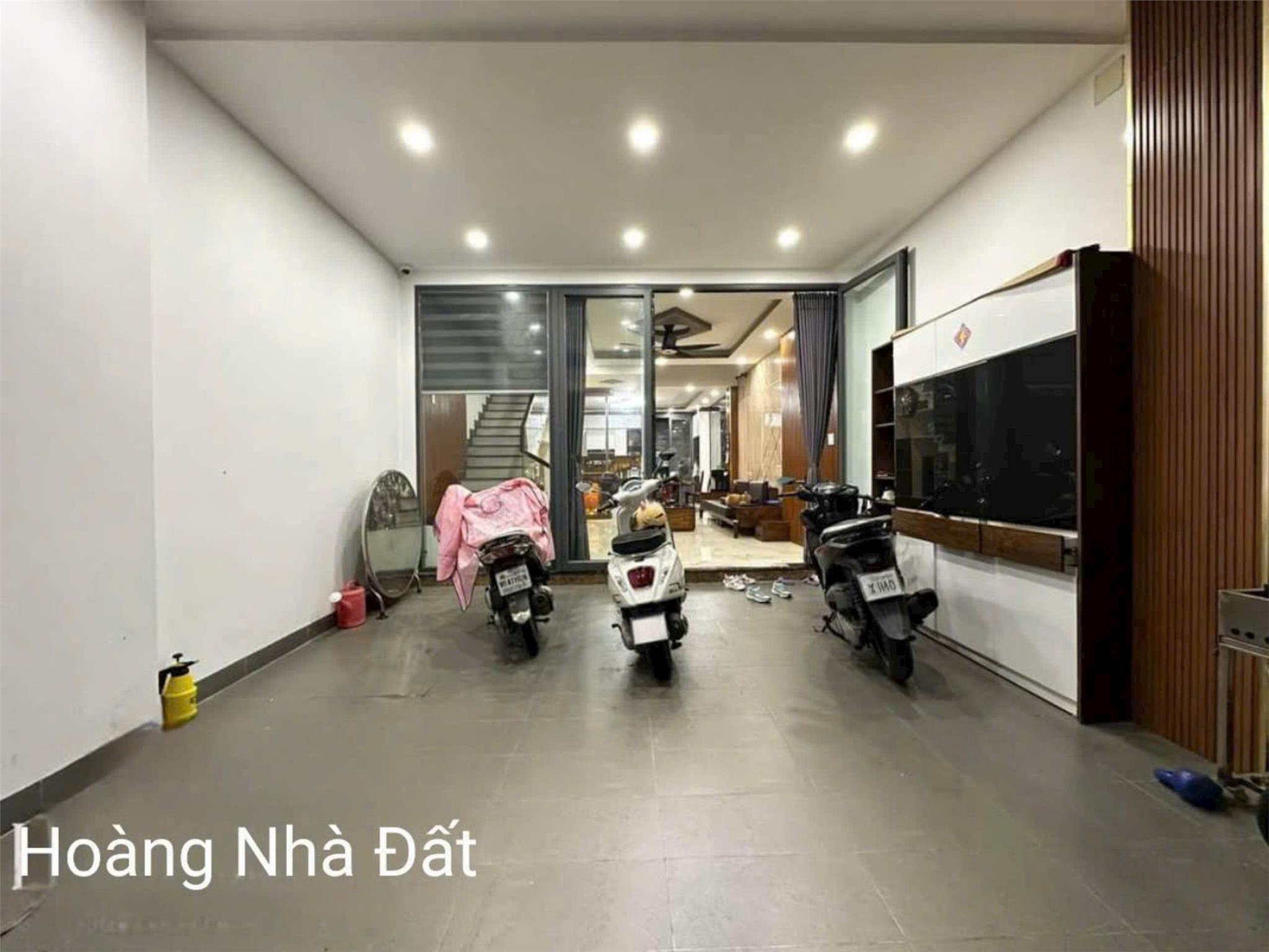 Nhà đẹp ngay Phú Mỹ Hưng, 4 tầng, 8.3 tỷ, full nội thất - Ảnh chính