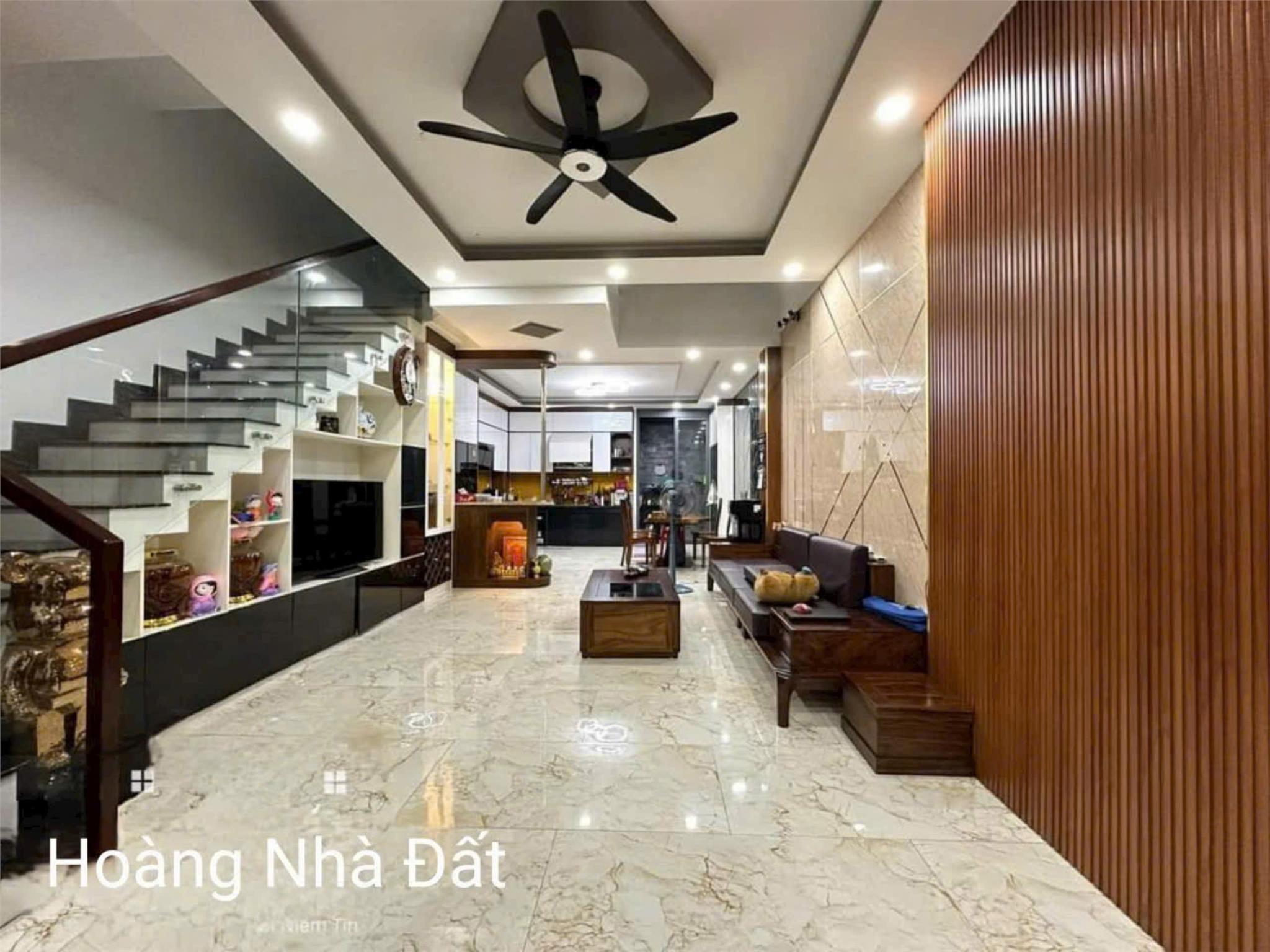 Nhà đẹp ngay Phú Mỹ Hưng, 4 tầng, 8.3 tỷ, full nội thất - Ảnh 1