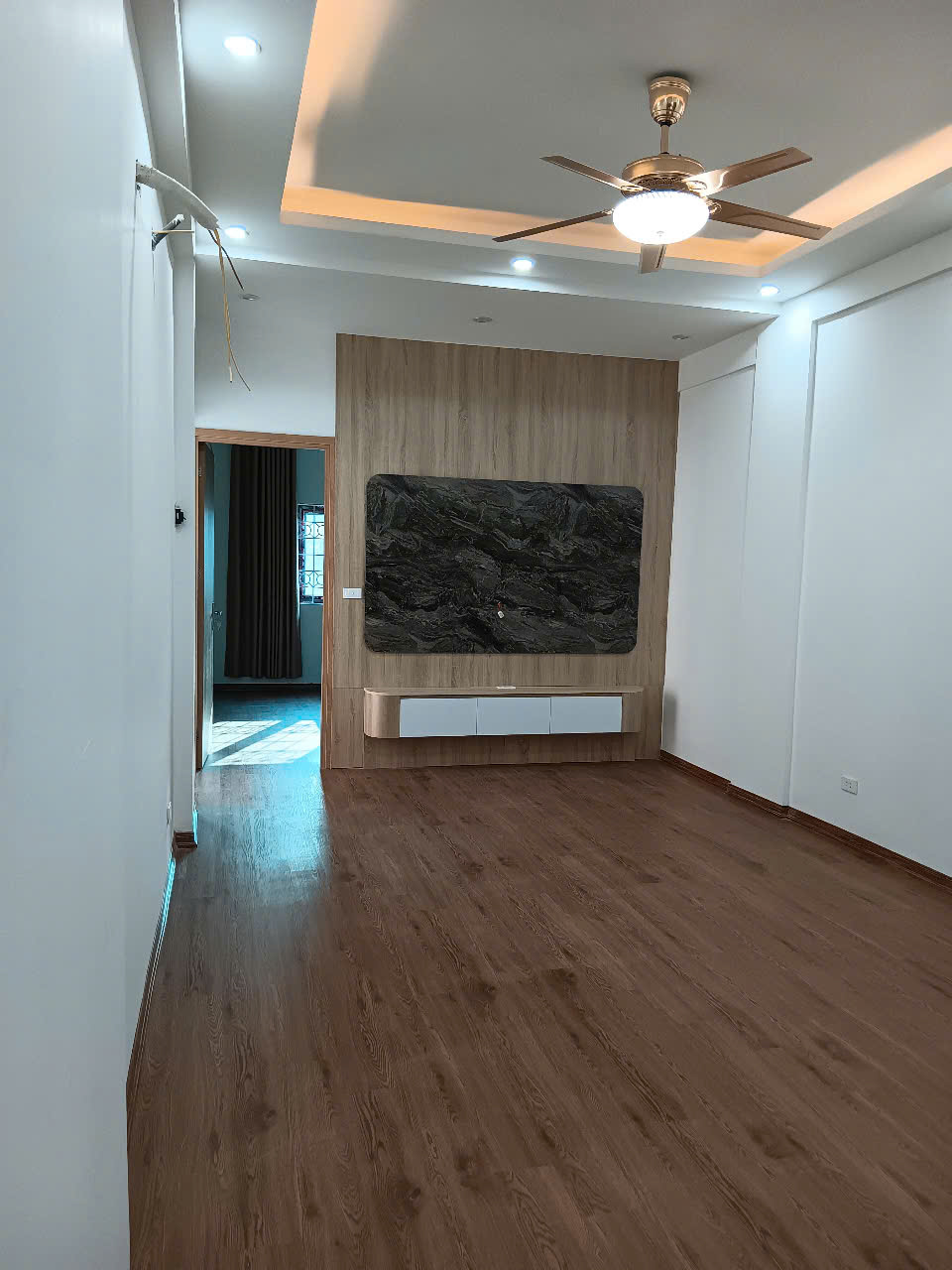 Cần bán căn hộ 74m2, 2PN, full nội thất, view hồ Linh Đàm - CT4B Bắc Linh Đàm, Hoàng Mai, giá 3 Tỷ - Ảnh chính