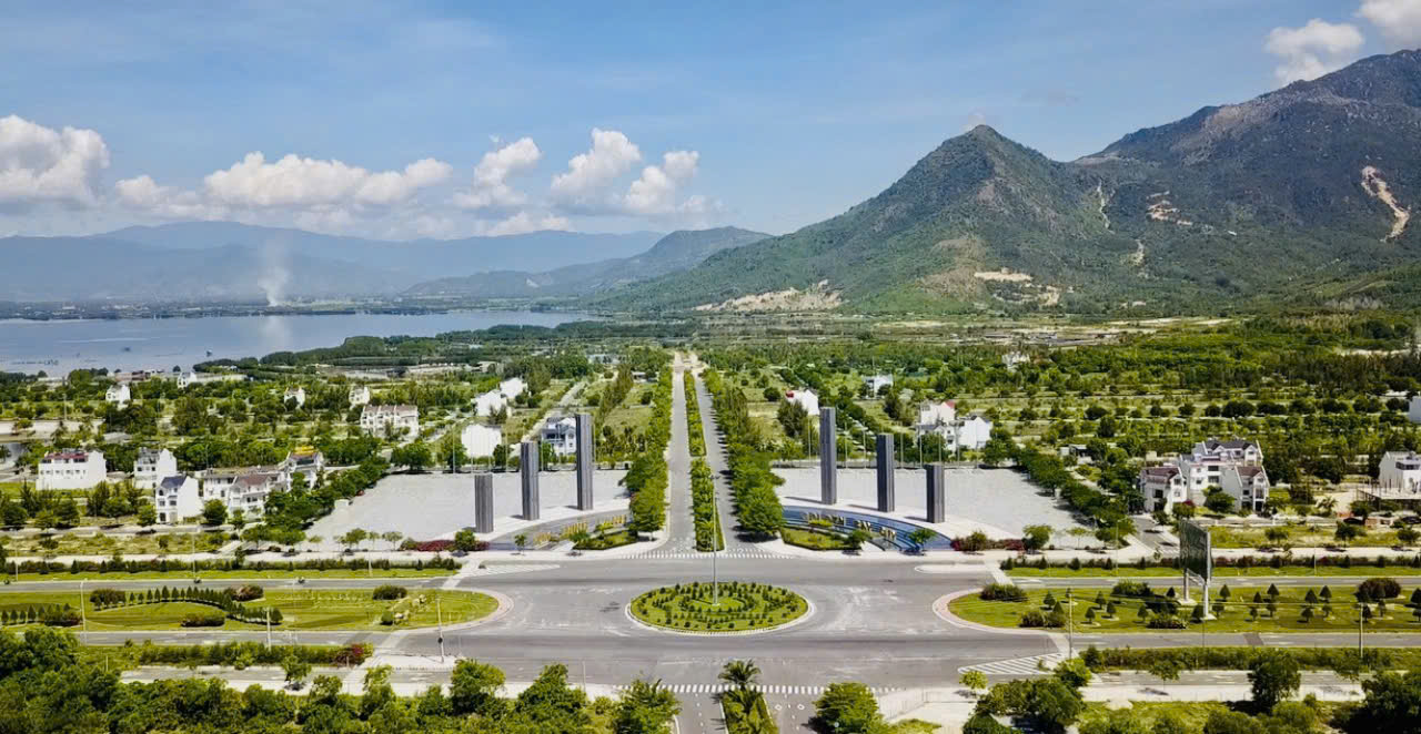 Bán lô đất Golden Bay Cam Ranh (GÓC) đã có sổ view công viên chỉ 29tr/m2 rẻ nhất toàn dự án - Ảnh 1