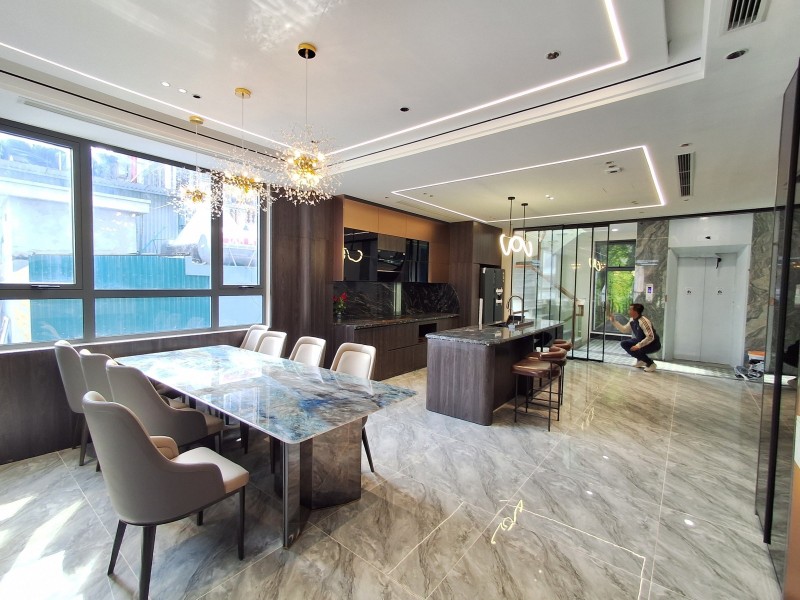 VIP! Nhà Phố Nguyễn Văn Cừ, Ngọc Lâm, Long Biên, 100m2, MT5m, Gara Ô Tô, Thang Máy - Ảnh 1