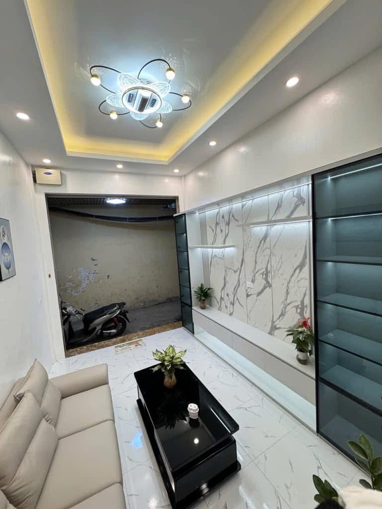 Bán nhà đẹp dân xây 4 tầng, 38m2 giá hạt rẻ, khu dân trí cao phố Nguyễn Lương Bằng, Đống Đa - Ảnh 1