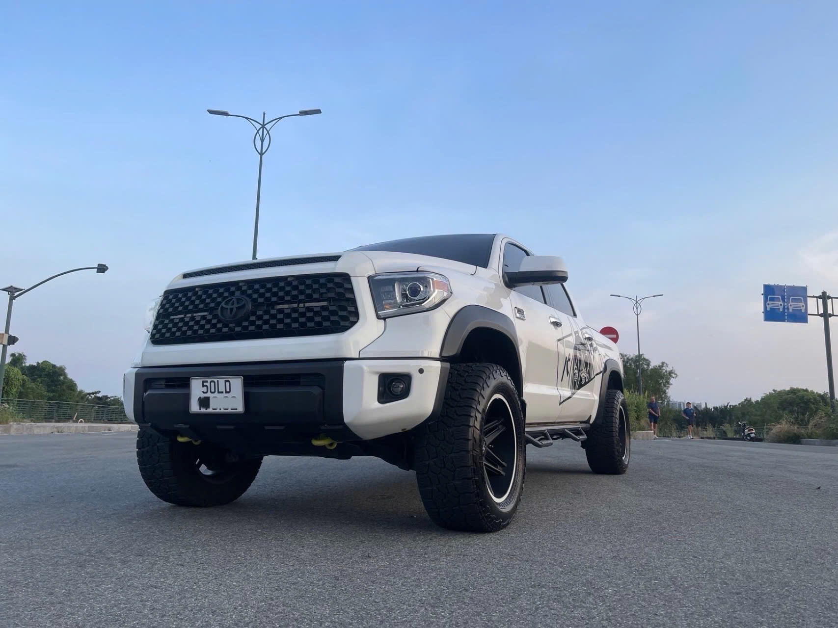 CHÍNH CHỦ CẦN BÁN XE TOYOTA TUNDRA 1794 Edition - Ảnh chính