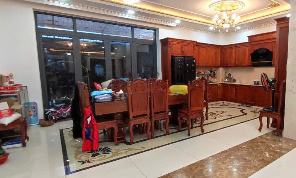 Biệt thự góc mặt tiền, view sông Vàm Thuật, dt gần 300m2, Quận 12 - Ảnh 1