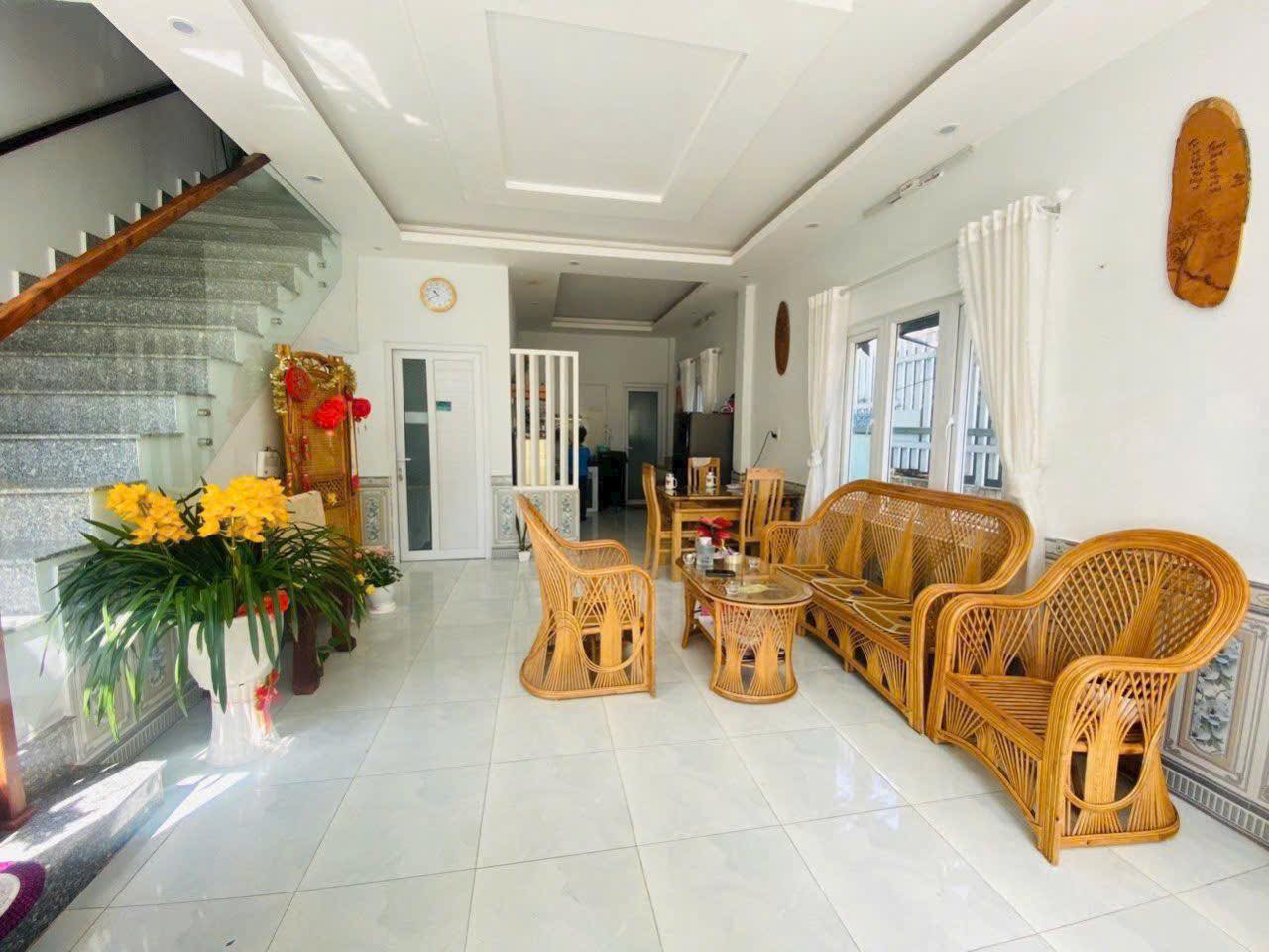 Bán căn villa Hoàng Văn Thụ Phường 5 Đà Lạt 200m2 8ty5 - Ảnh 1